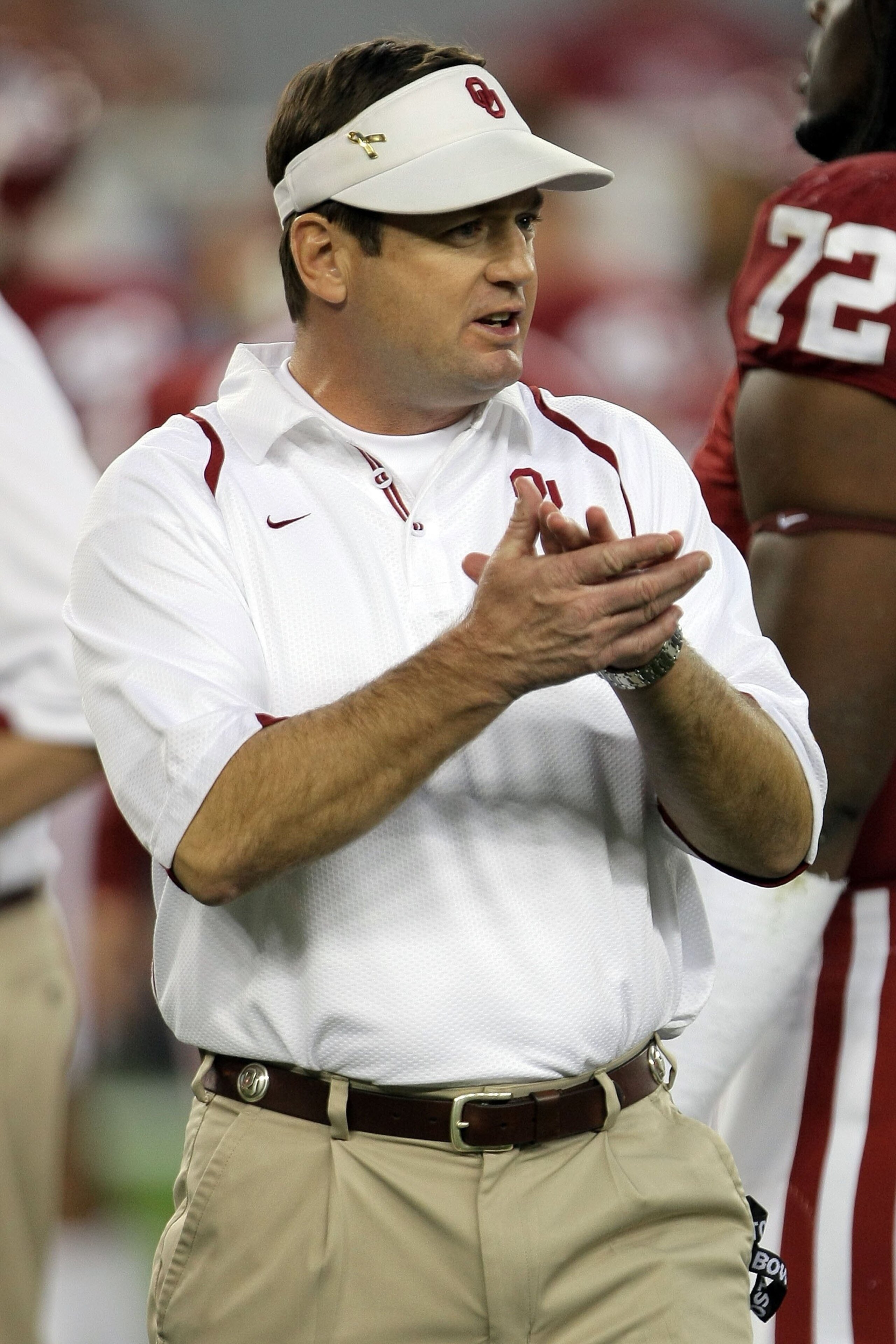 GLENDALE, AZ - JANUARY 02:  Head coach Bob Stoops of the Oklahoma Sooners cheers on his team before taking on the West Virginia Mountaineers at the Tostito's Fiesta Bowl at University of Phoenix Stadium January 2, 2008 in Glendale, Arizona.  (Photo by Dou