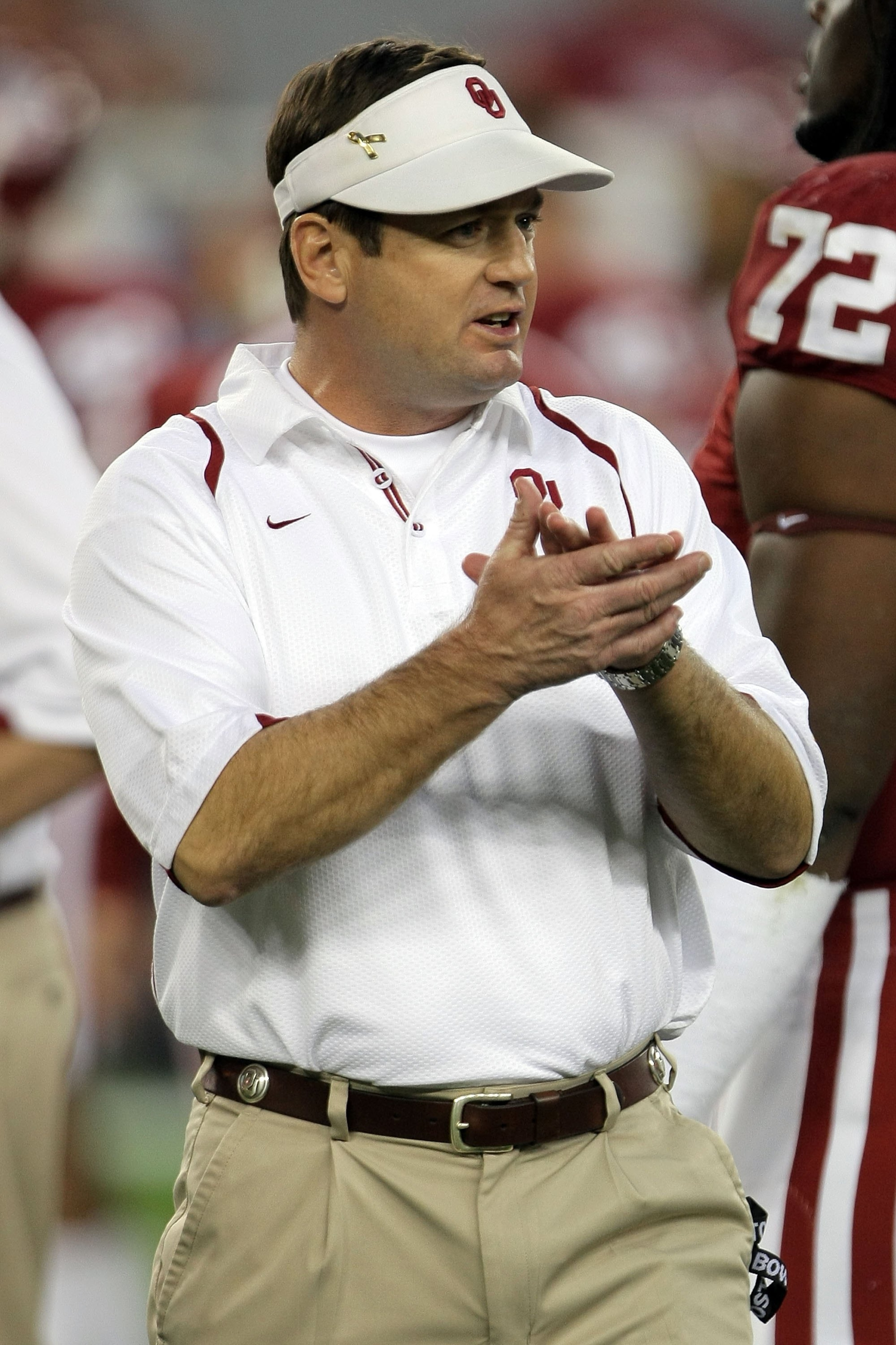 GLENDALE, AZ - JANUARY 02:  Head coach Bob Stoops of the Oklahoma Sooners cheers on his team before taking on the West Virginia Mountaineers at the Tostito's Fiesta Bowl at University of Phoenix Stadium January 2, 2008 in Glendale, Arizona.  (Photo by Dou