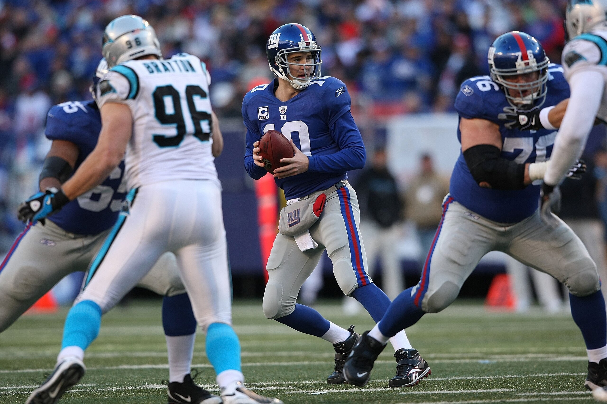 EAST RUTHERFORD, NJ - DECEMBER 27:  Eli Manning #10 of the New York Giants against the Carolina Panthers at Giants Stadium on December 27, 2009 in East Rutherford, New Jersey.  (Photo by Nick Laham/Getty Images)
