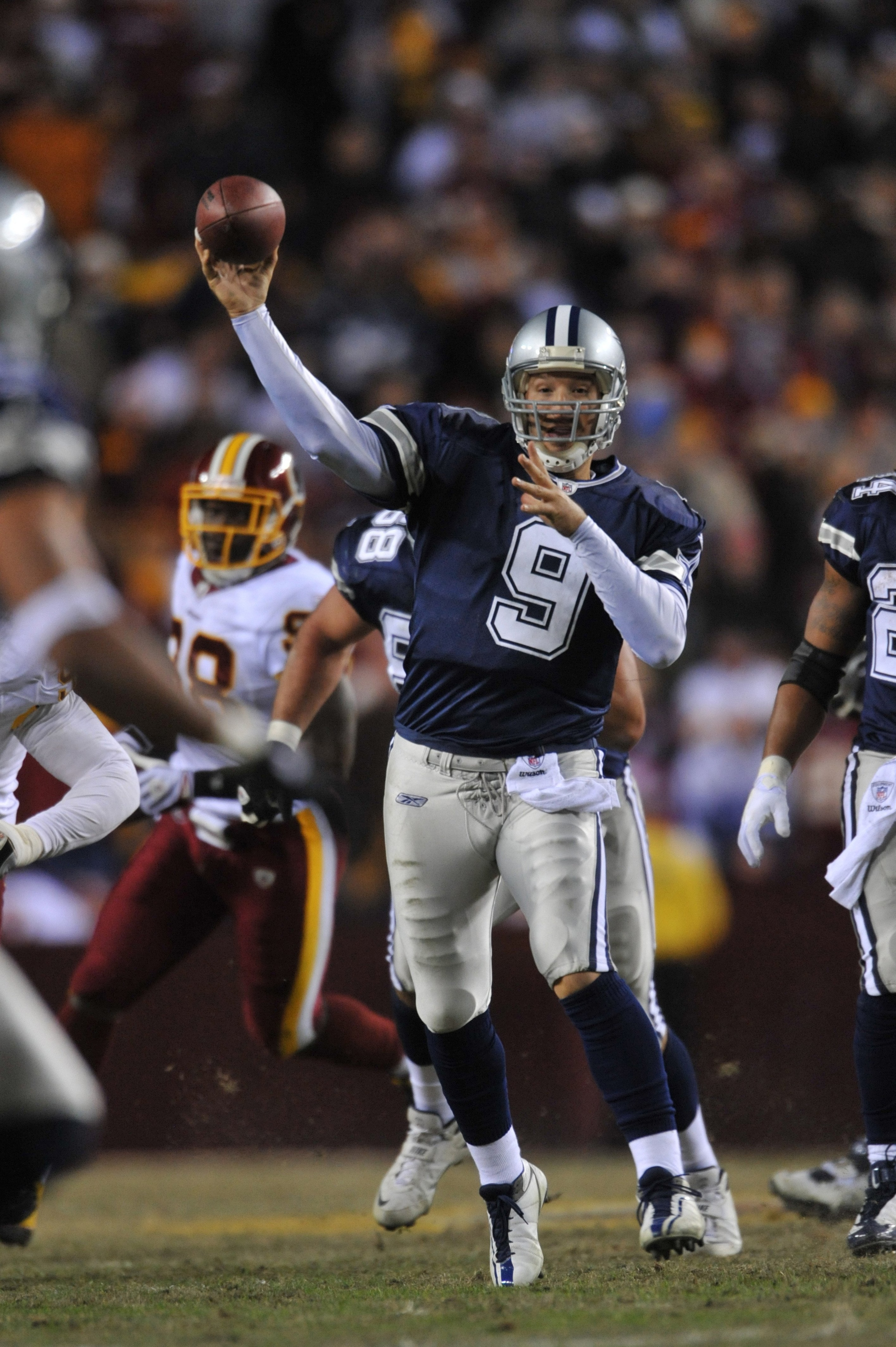 LANDOVER, MD - DECEMBER 27:  Tony Romo #9 of the Dallas Cowboys passes during the game against the Washington Redskins at FedExField on December 27, 2009 in Landover, Maryland. The Cowboys defeated the Redskins 17-0. (Photo by Larry French/Getty Images)