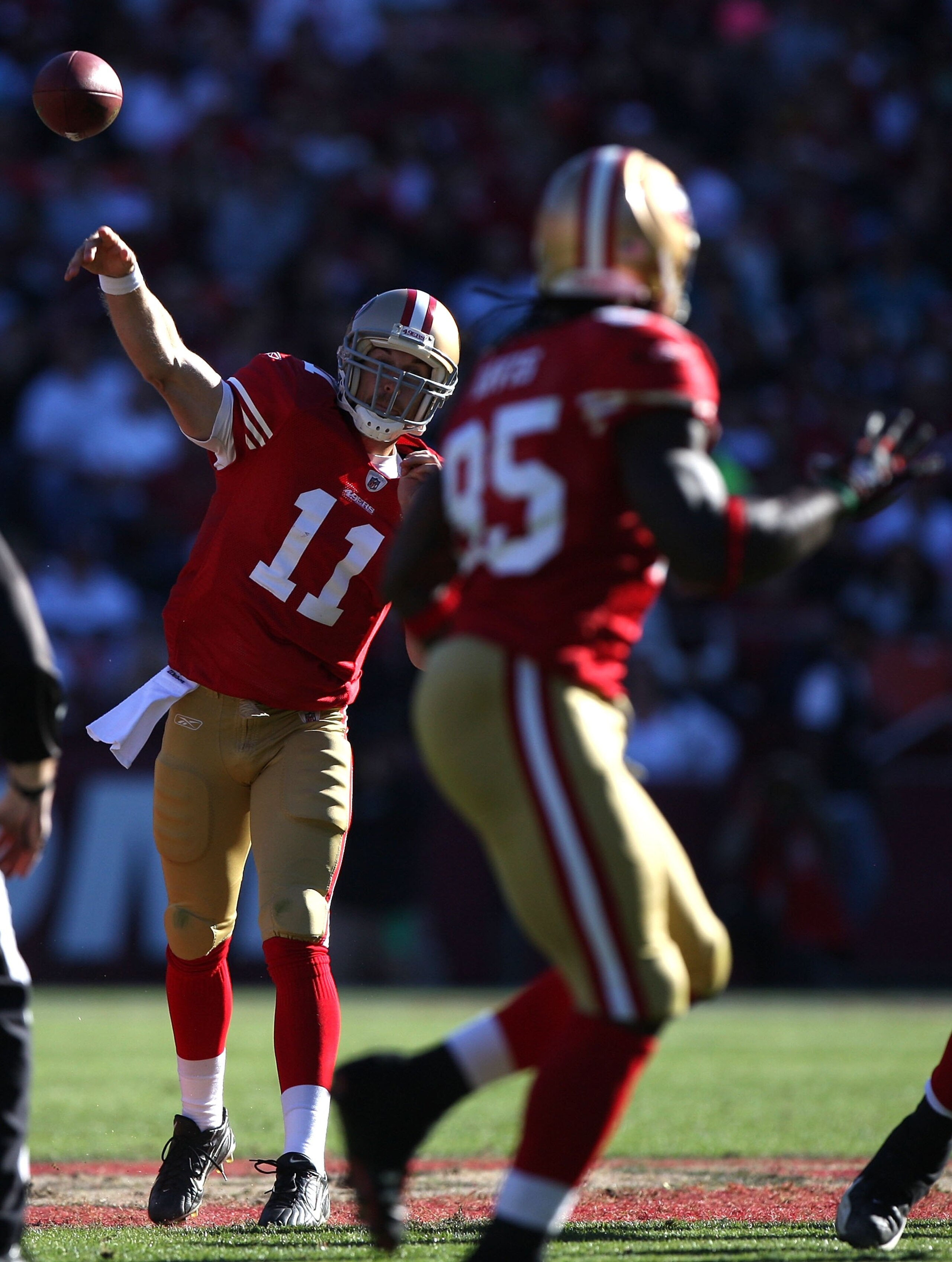 SAN FRANCISCO - NOVEMBER 29: Alex Smith #11 of the San Francisco 49ers passes to Vernon Davis #85 of the Jacksonville Jaguars during an NFL game at Candlestick Park on November 29, 2009 in San Francisco, California.  (Photo by Jed Jacobsohn/Getty Images)
