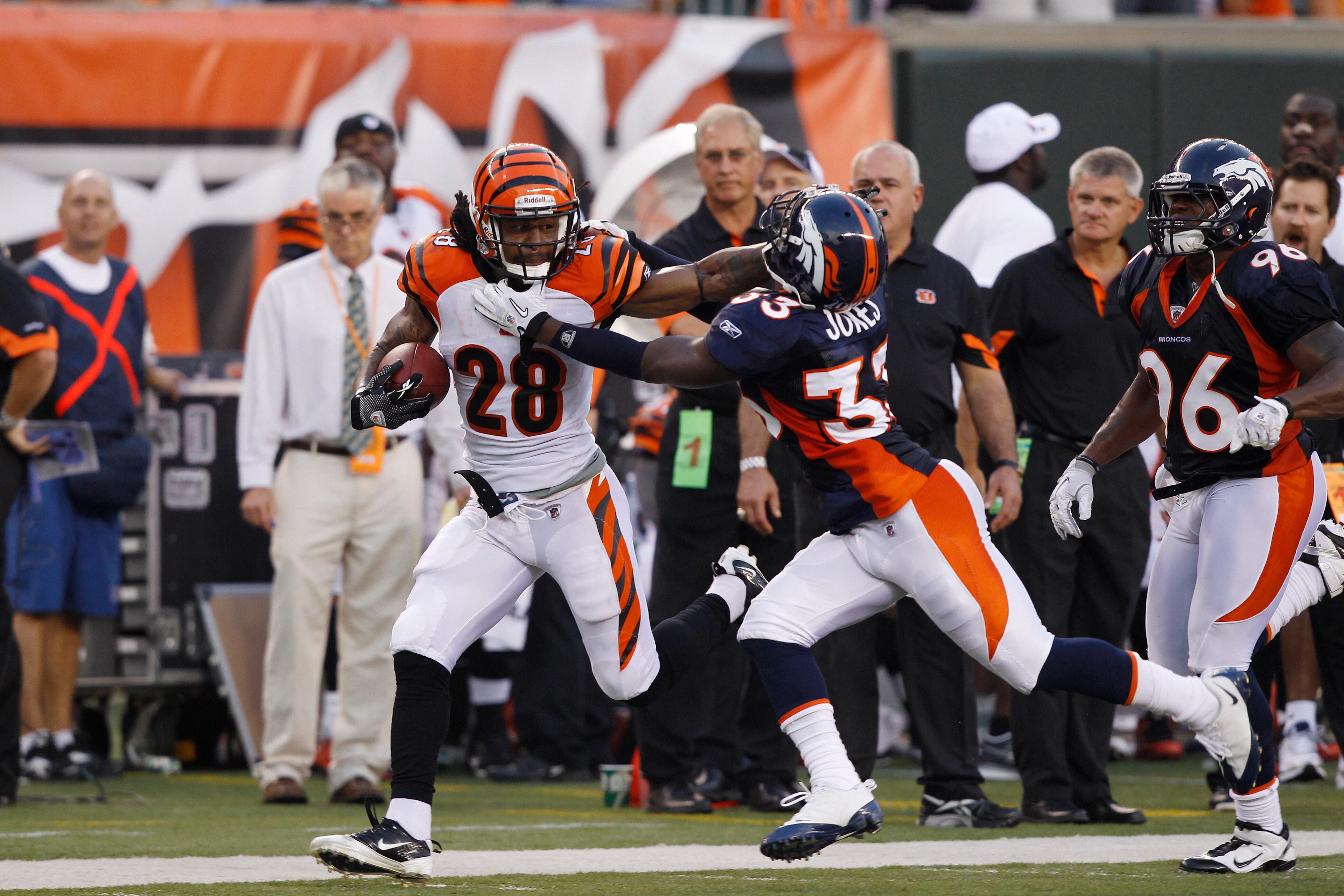 CINCINNATI, OH - AUGUST 15: Bernard Scott #28 of the Cincinnati Bengals runs downfield against Nate Jones #33 of the Denver Broncos during a preseason game at Paul Brown Stadium on August 15, 2010 in Cincinnati, Ohio. The Bengals won 33-24. (Photo by Joe 