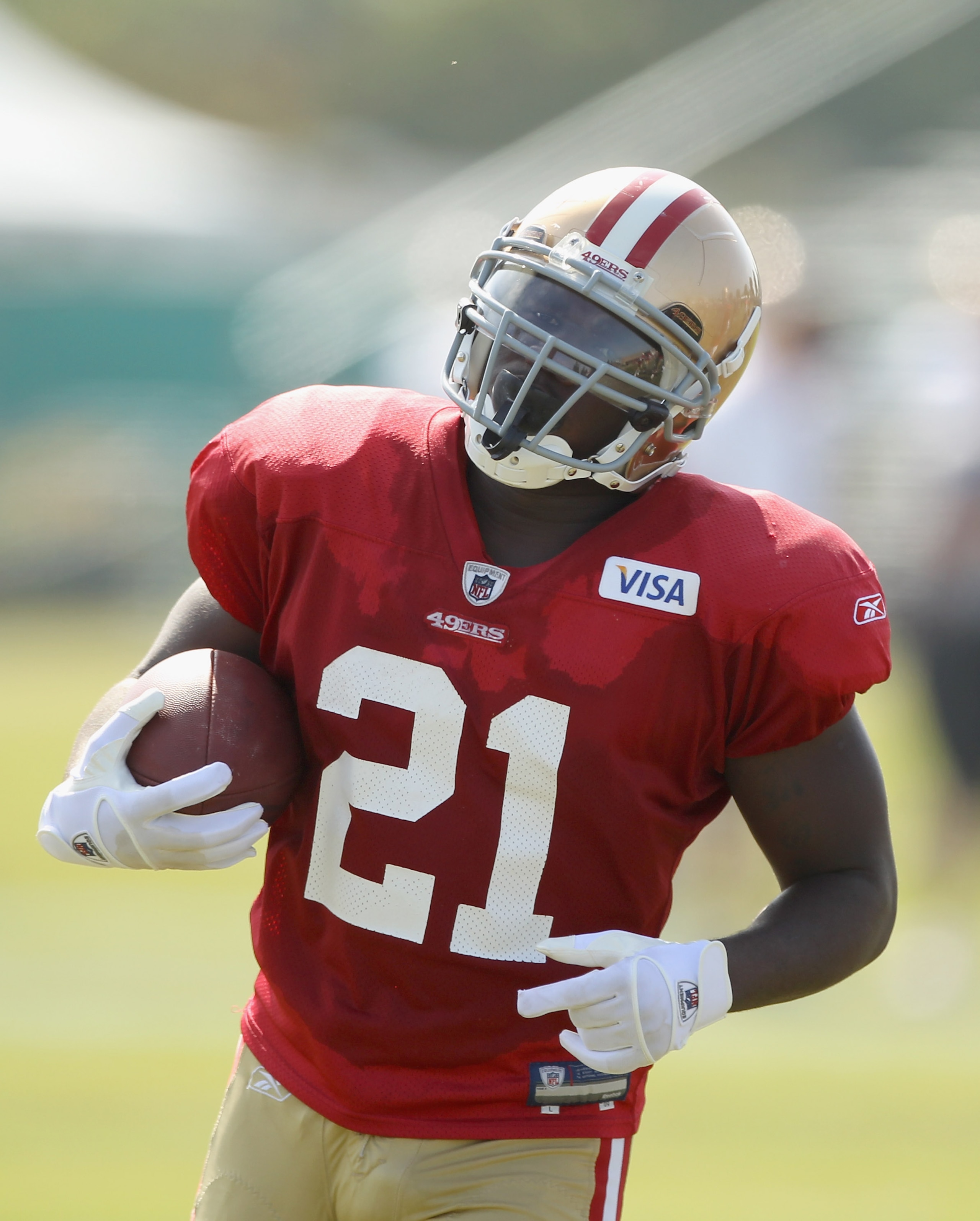 SANTA CLARA, CA - AUGUST 02: Frank Gore #21 works out during the San Francisco 49ers training camp at their training complex on August 2, 2010 in Santa Clara, California. (Photo by Ezra Shaw/Getty Images) SANTA CLARA, CA - AUGUST 02: Frank Gore #21 works out during the San Francisco 49ers training camp at their training complex on August 2, 2010 in Santa Clara, California. (Photo by Ezra Shaw/Getty Images)