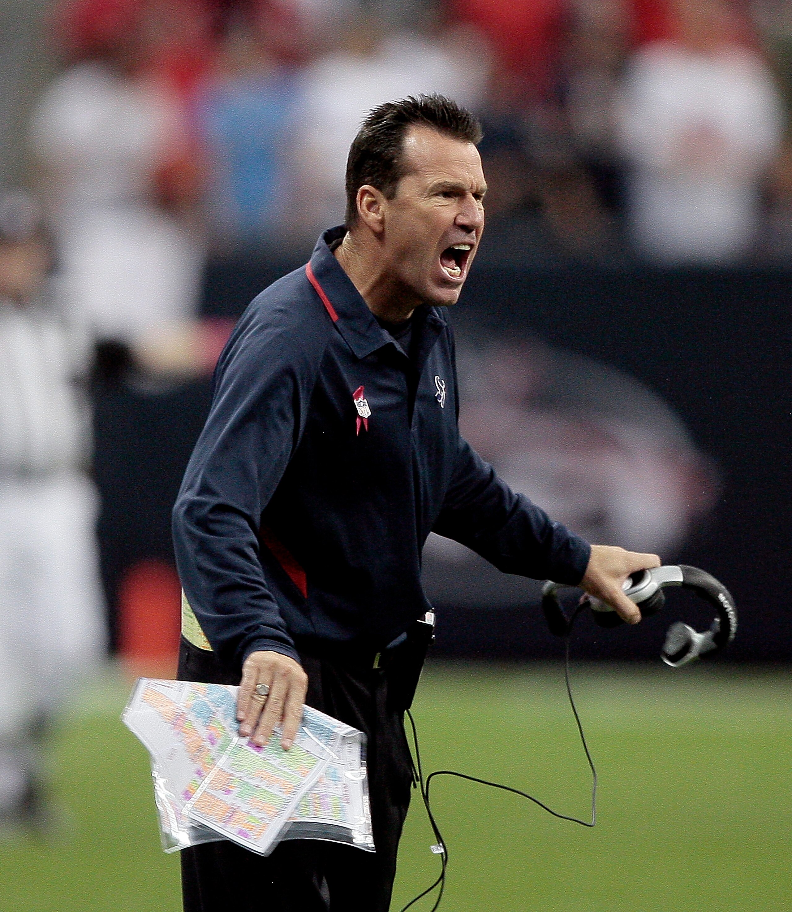 HOUSTON - OCTOBER 04:  Head coach Gary Kubiak of the Houston Texans yells at the official after a miscommunication on whether to except or decline a penalty at Reliant Stadium on October 4, 2009 in Houston, Texas.  (Photo by Bob Levey/Getty Images)
