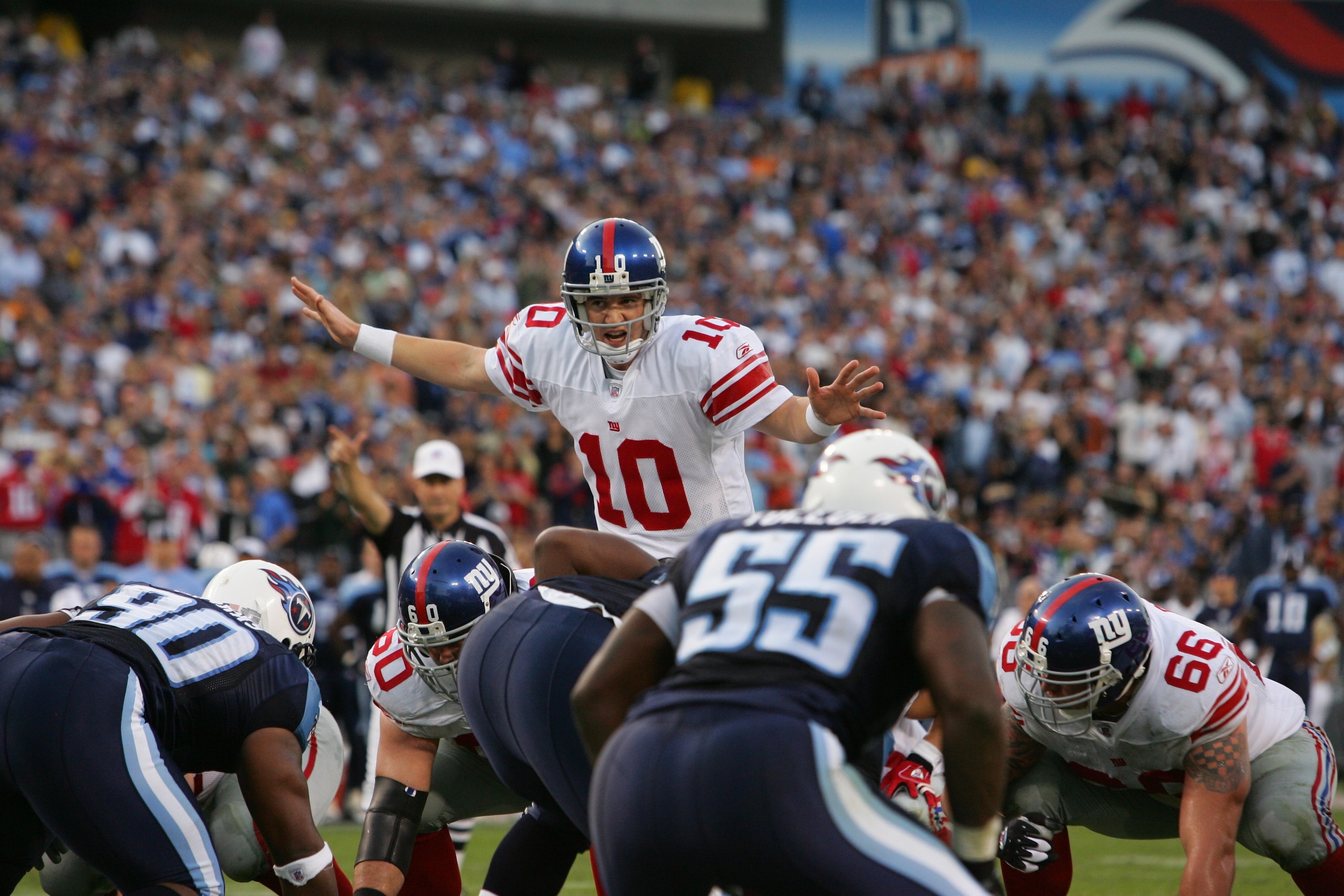 NASHVILLE, TN - NOVEMBER 26:  Quarterback Eli Manning #10 of the New York Giants calls out signals against the Tennessee Titans at LP Field on November 26, 2006 in Nashville, Tennessee. The Titans defeated the Giants 24-21. (Photo by Jim McIsaac/Getty Ima