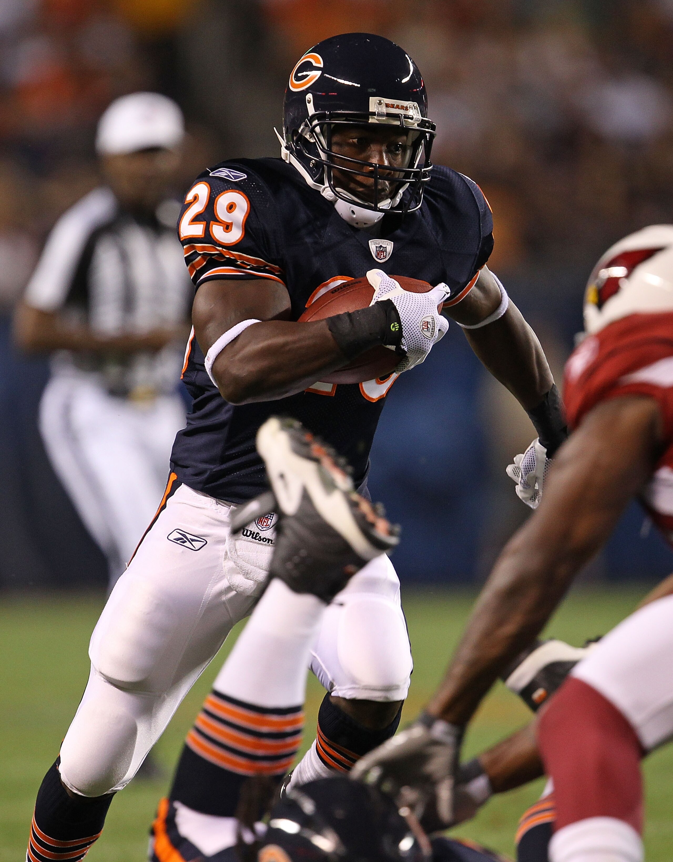 CHICAGO - AUGUST 28: Chester Taylor #29 of the Chicago Bears moves for a long gain against the Arizona Cardinals during a preseason game at Soldier Field on August 28, 2010 in Chicago, Illinois. (Photo by Jonathan Daniel/Getty Images)