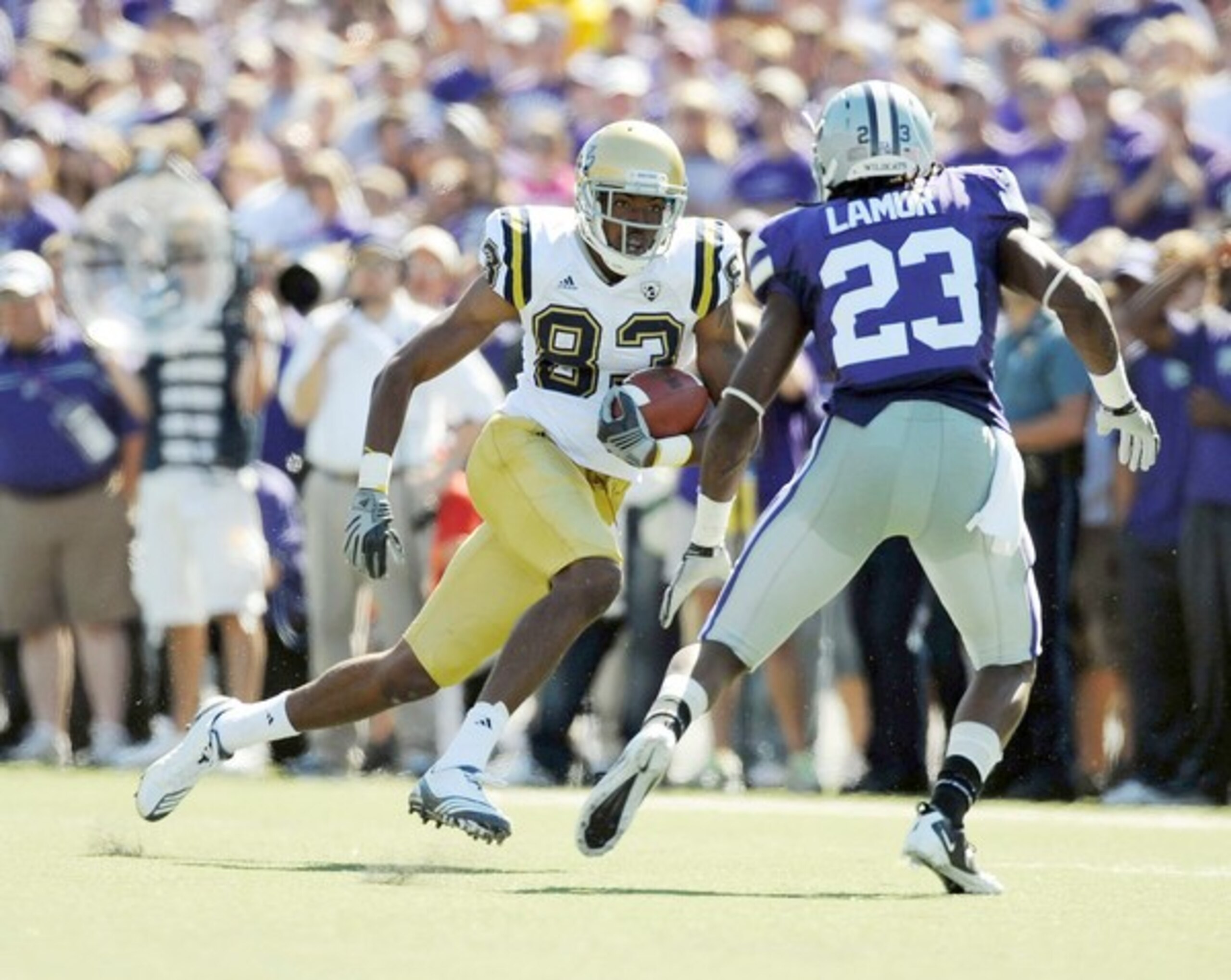 Nelson Rosario tries to make a play in open space after catching a pass from Kevin Prince