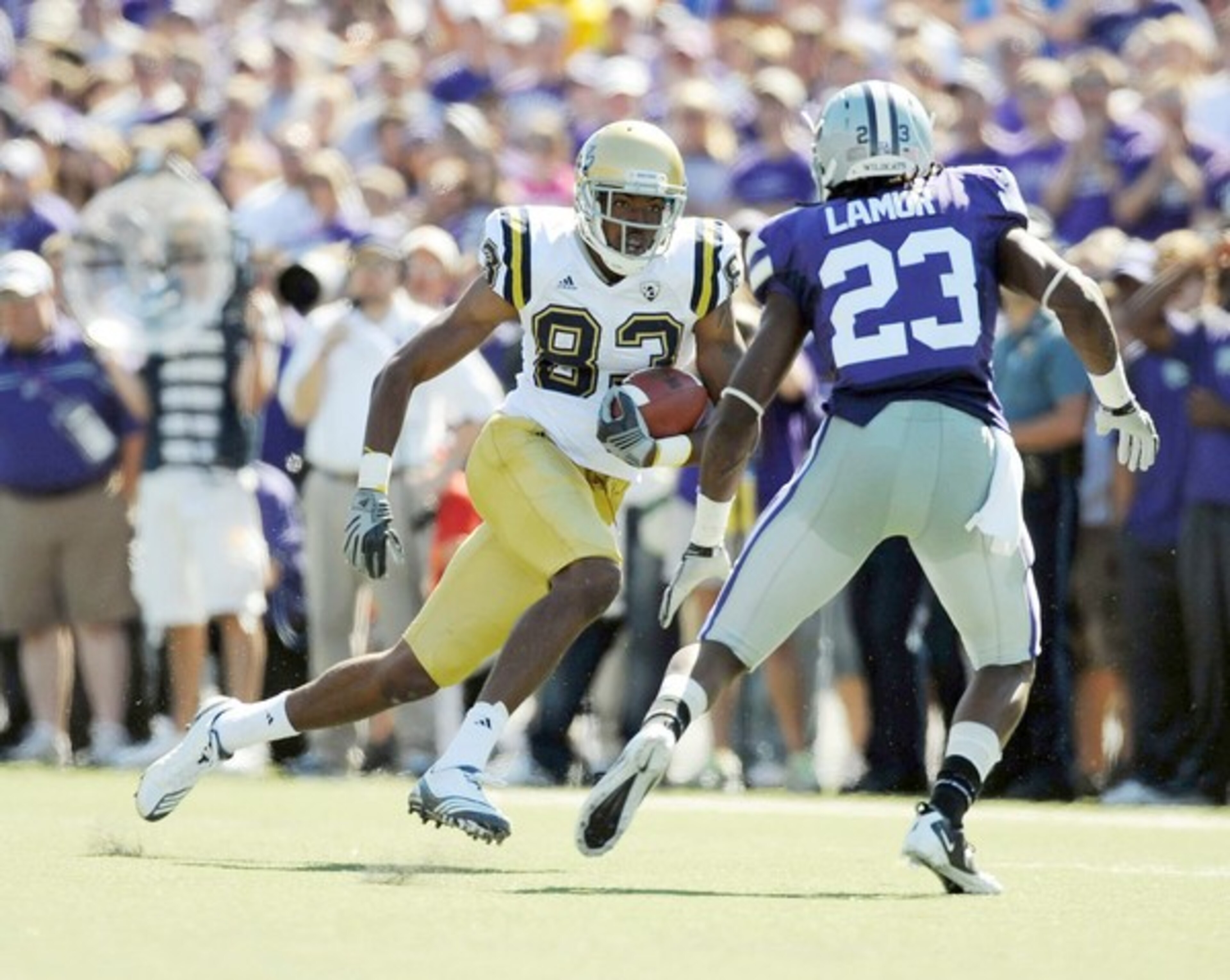 Nelson Rosario tries to make a play in open space after catching a pass from Kevin Prince