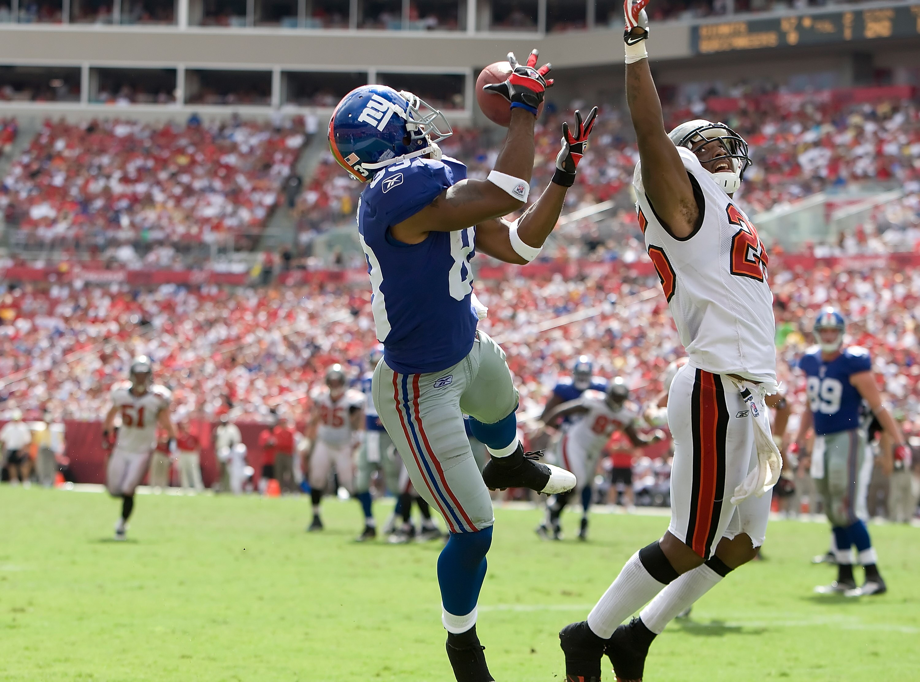 TAMPA, FL - SEPTEMBER 27:  Receiver Sinorice Moss #83 of the New York Giants catches a touchdown over defender Aqib Talib #25 of the Tampa Bay Buccaneers during the game at Raymond James Stadium on September 27, 2009 in Tampa, Florida.  (Photo by J. Meric