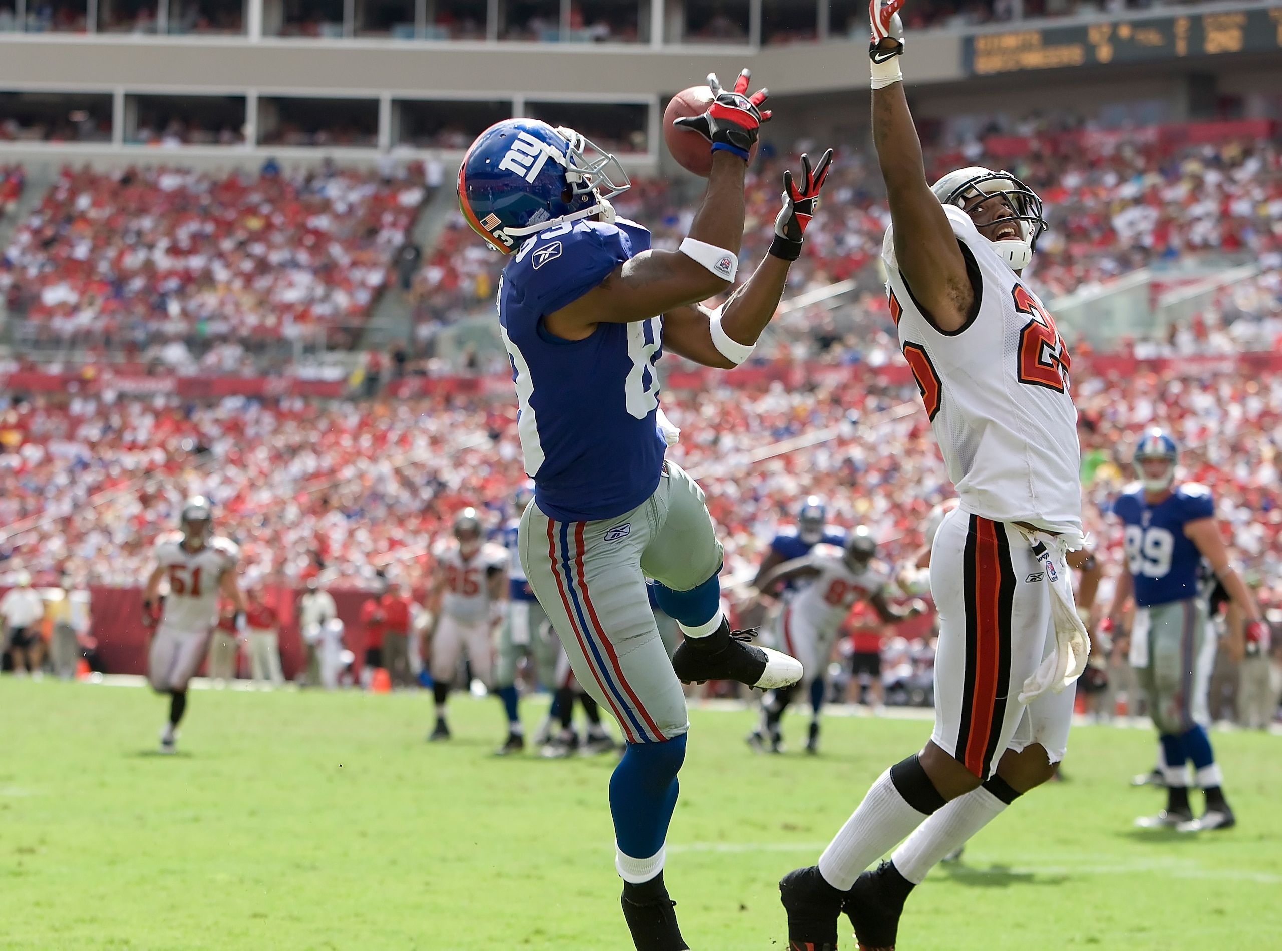 TAMPA, FL - SEPTEMBER 27:  Receiver Sinorice Moss #83 of the New York Giants catches a touchdown over defender Aqib Talib #25 of the Tampa Bay Buccaneers during the game at Raymond James Stadium on September 27, 2009 in Tampa, Florida.  (Photo by J. Meric
