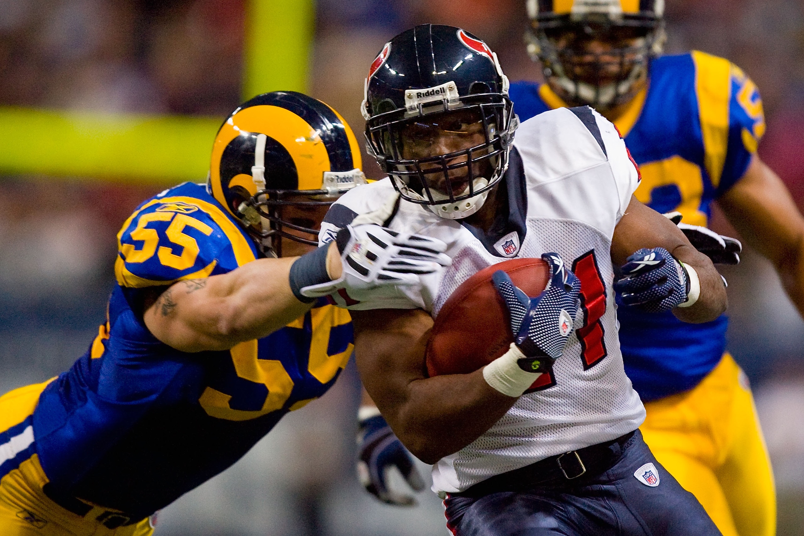 ST. LOUIS - DECEMBER 20: Ryan Moats #21 of the Houston Texans looks to get past James Laurinaitis #55 of the St. Louis Rams at the Edward Jones Dome on December 20, 2009 in St. Louis, Missouri.  (Photo by Dilip Vishwanat/Getty Images)
