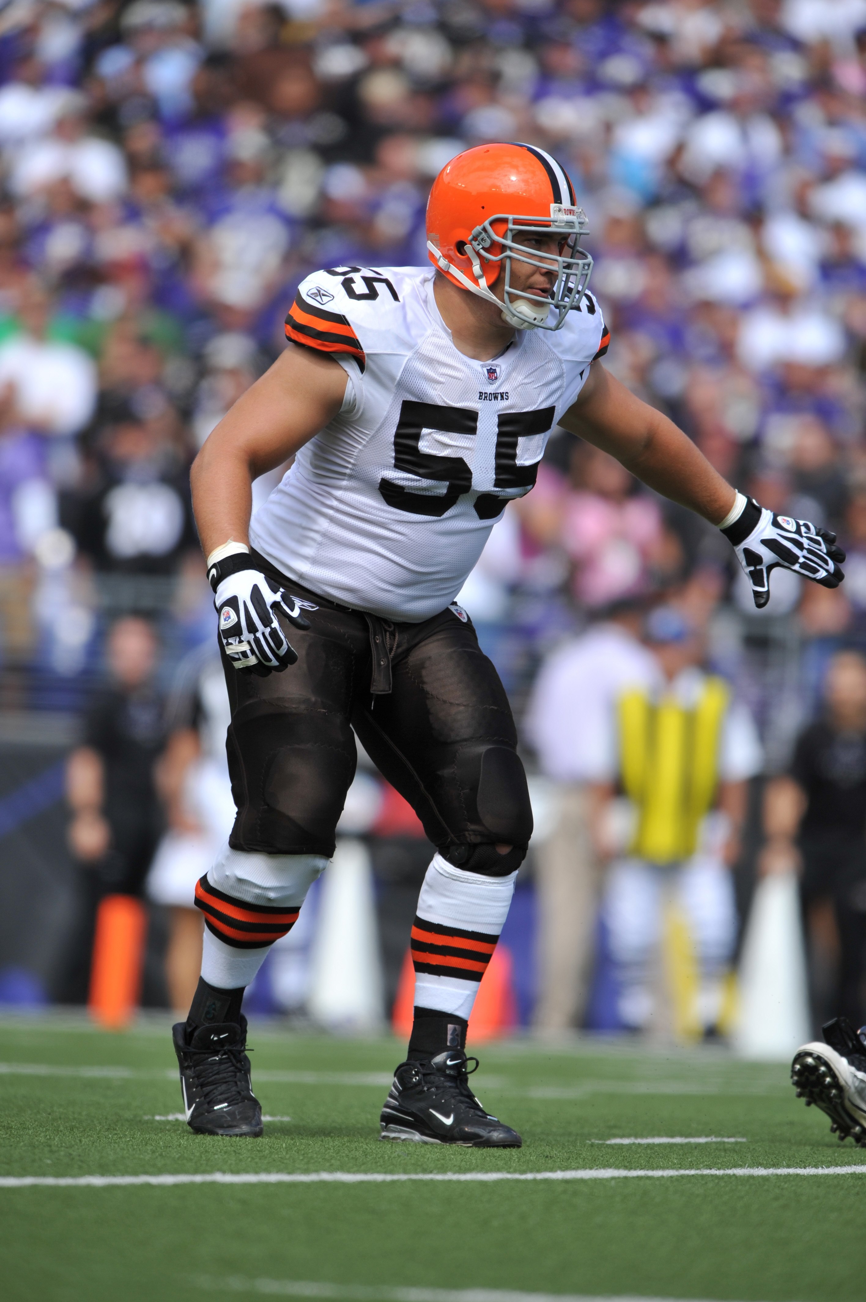BALTIMORE - SEPTEMBER 27: Alex Mack #55 of the Cleveland Browns defends against the Baltimore Ravens at M&T Bank Stadium on September 27, 2009 in Baltimore, Maryland. The Ravens defeated the Browns 34-3. (Photo by Larry French/Getty Images) BALTIMORE - SEPTEMBER 27: Alex Mack #55 of the Cleveland Browns defends against the Baltimore Ravens at M&T Bank Stadium on September 27, 2009 in Baltimore, Maryland. The Ravens defeated the Browns 34-3. (Photo by Larry French/Getty Images)
