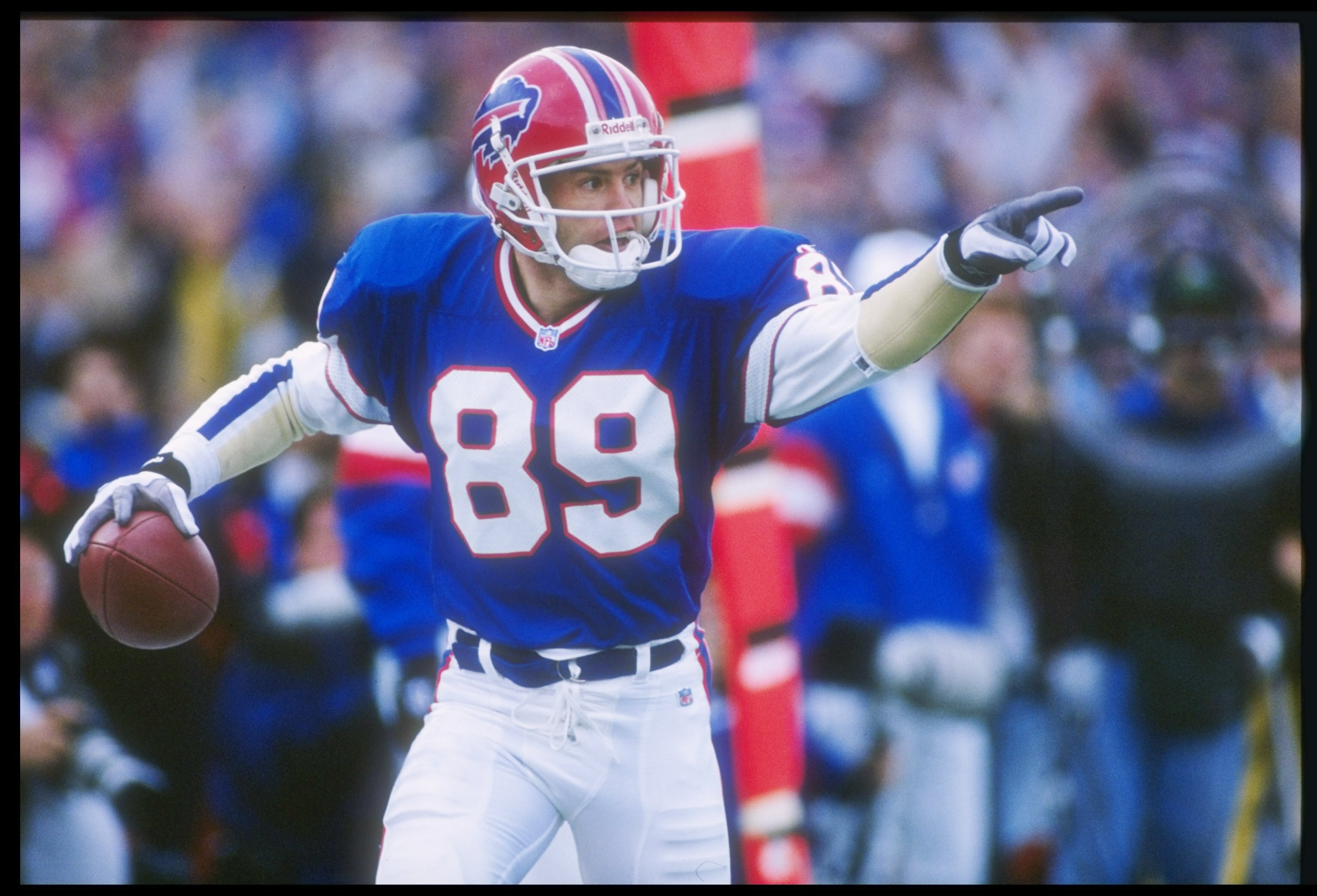 17 Nov 1996: Wide receiver Steve Tasker of the Buffalo Bills runs down the field during a game against the Cincinnati Bengals at Rich Stadium in Orchard Park, New York. The Bills won the game 31-17. Mandatory Credit: Rick Stewart /Allsport 17 Nov 1996: Wide receiver Steve Tasker of the Buffalo Bills runs down the field during a game against the Cincinnati Bengals at Rich Stadium in Orchard Park, New York. The Bills won the game 31-17. Mandatory Credit: Rick Stewart /Allsport
