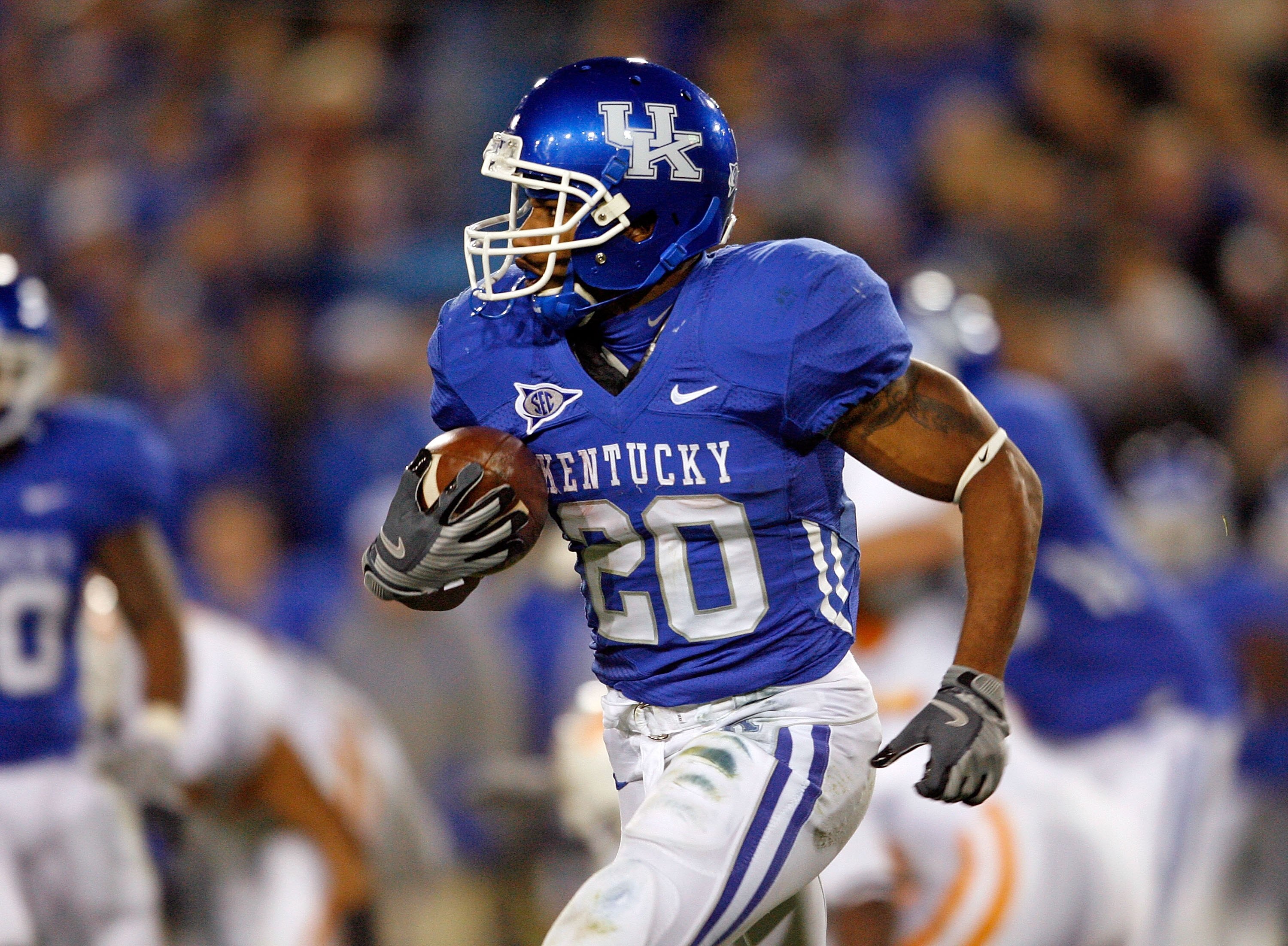 LEXINGTON, KY - NOVEMBER 28:  Derrick Locke #20 of the Kentucky Wildcats runs with the ball against the Tennessee Volunteers during the SEC game at Commonwealth Stadium on November 28, 2009 in Lexington, Kentucky.  (Photo by Andy Lyons/Getty Images)
