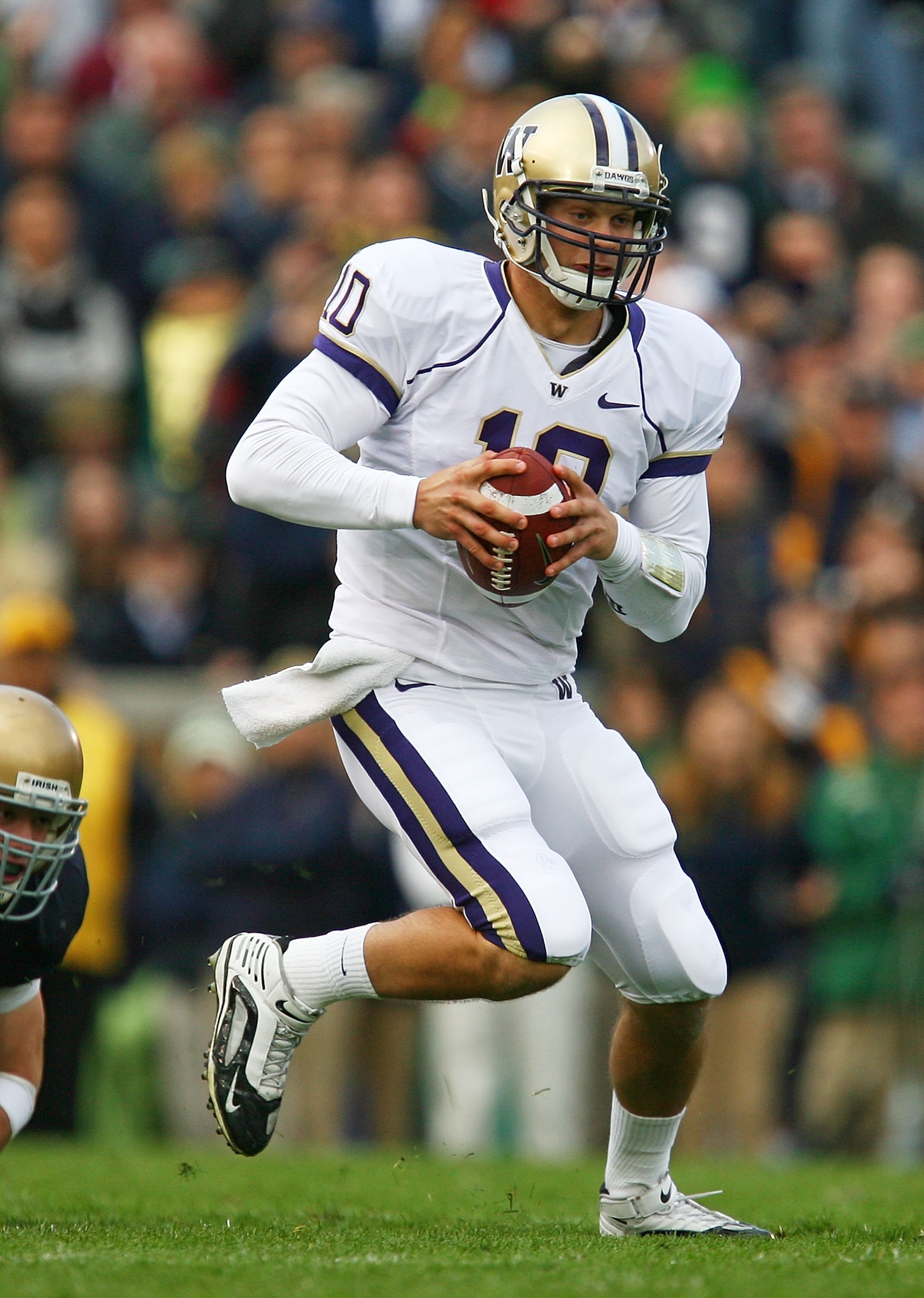 SOUTH BEND, IN - OCTOBER 03: Jake Locker #10 of the Washington Huskies runs runs against the Notre Dame Fighting Irish on October 3, 2009 at Notre Dame Stadium in South Bend, Indiana. Notre Dame defeated Washington 37-30. (Photo by Jonathan Daniel/Getty I