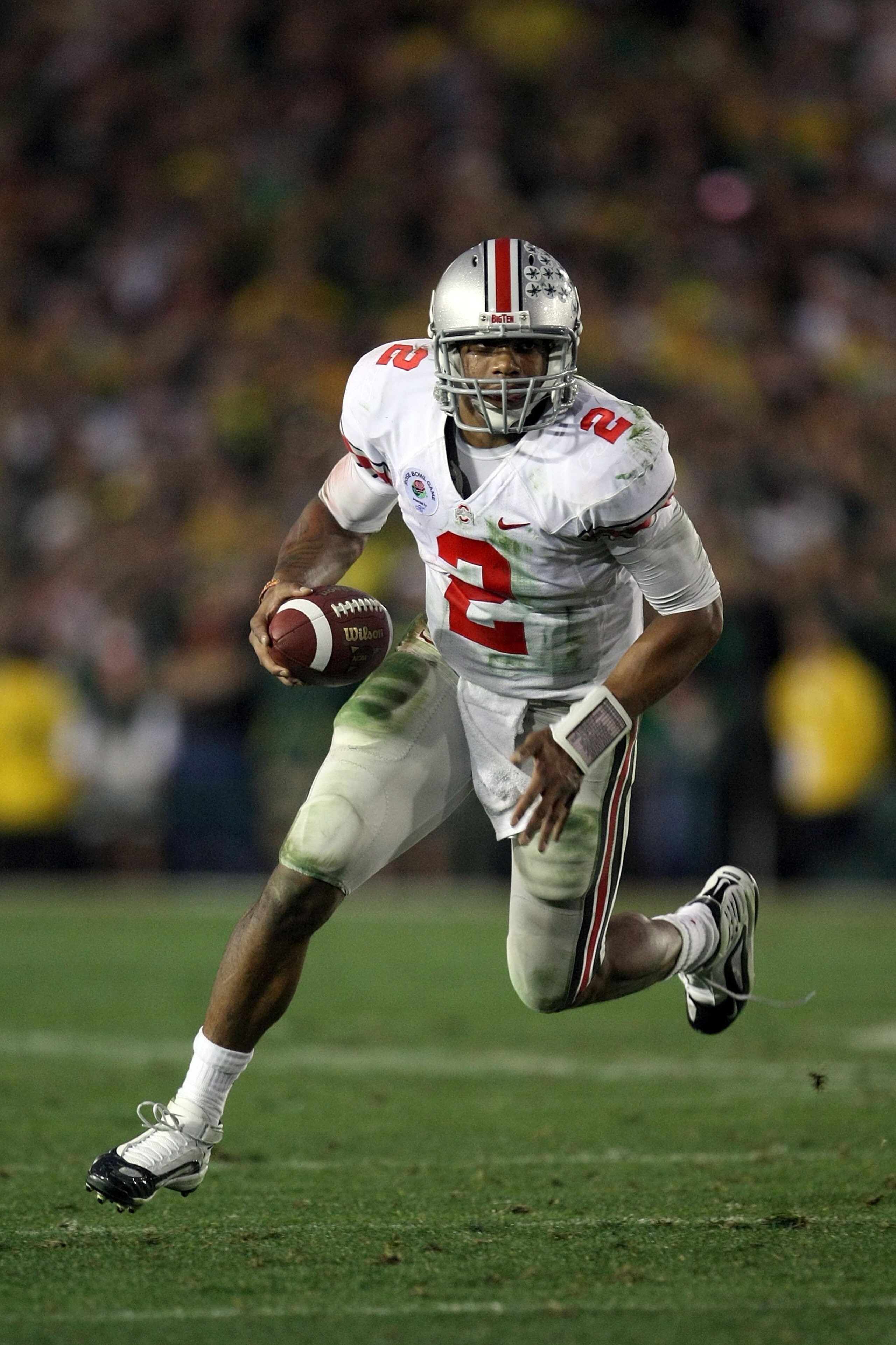 PASADENA, CA - JANUARY 01:  Quarterback Terrelle Pryor #2 of the Ohio State Buckeyes runs with the ball against the Oregon Ducks during the 96th Rose Bowl game on January 1, 2010 in Pasadena, California.  (Photo by Stephen Dunn/Getty Images)
