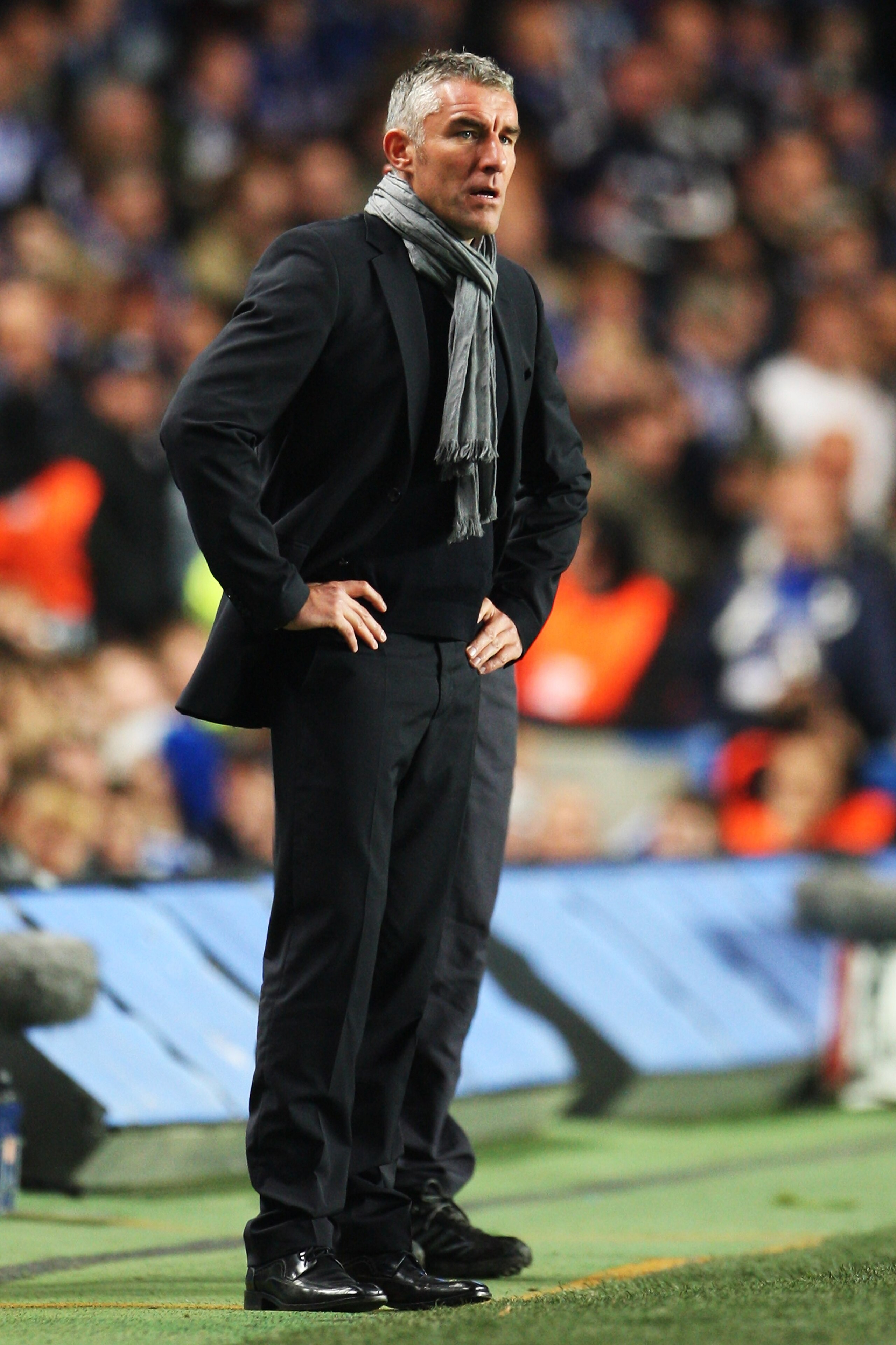 LONDON - OCTOBER 24:  Schalke 04 Manager Mirko Slomka looks on during the UEFA Champions League Group B match between Chelsea and Schalke 04 at Stamford Bridge on October 24, 2007 in London, England.  (Photo by Phil Cole/Getty Images)
