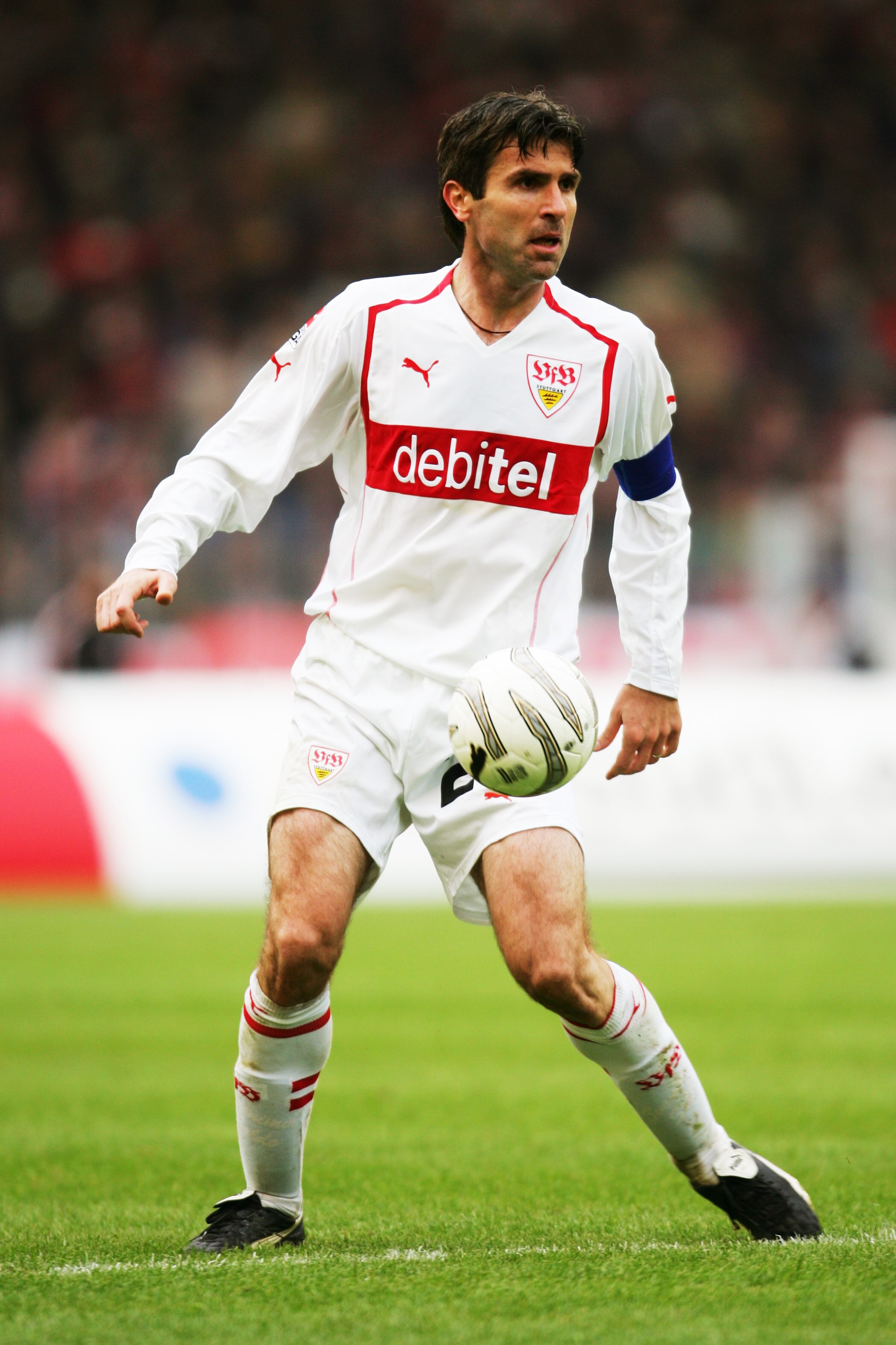 STUTTGART, GERMANY - APRIL 13:  Zvonimir Soldo of Stuttgart in action during the Bundesliga Match between Vfb Stuttgart and FC Schalke 04, at The Gottlieb Daimler Stadium on April 9, 2005 in Stuttgart, Germany.  (Photo by Stuart Franklin/Getty Images)