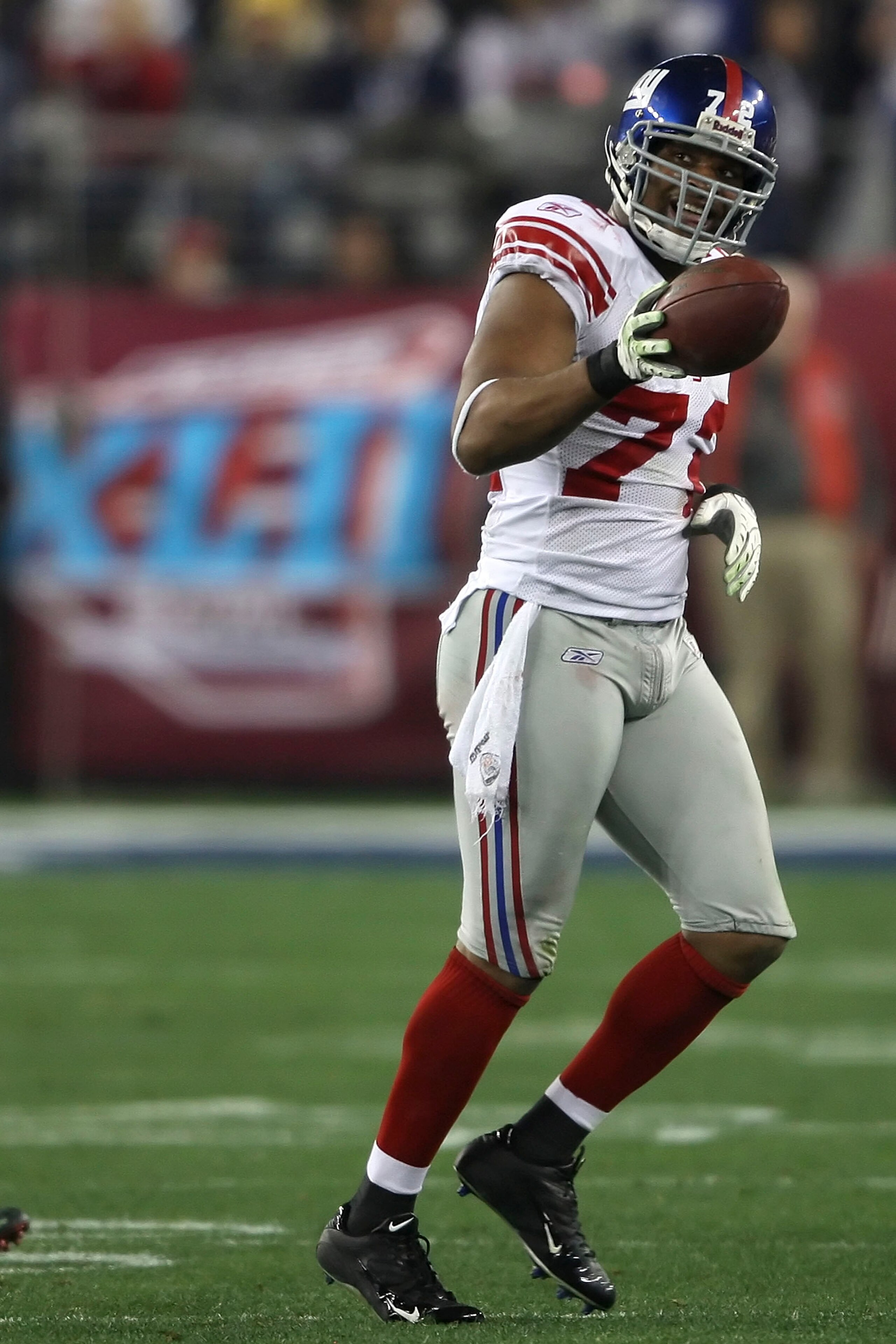GLENDALE, AZ - FEBRUARY 03:  Defensive end Osi Umenyiora #72 of the New York Giants reacts after he recovered a fumble by Tom Brady #12 of the New England Patriots in the second quarter of Super Bowl XLII on February 3, 2008 at the University of Phoenix S