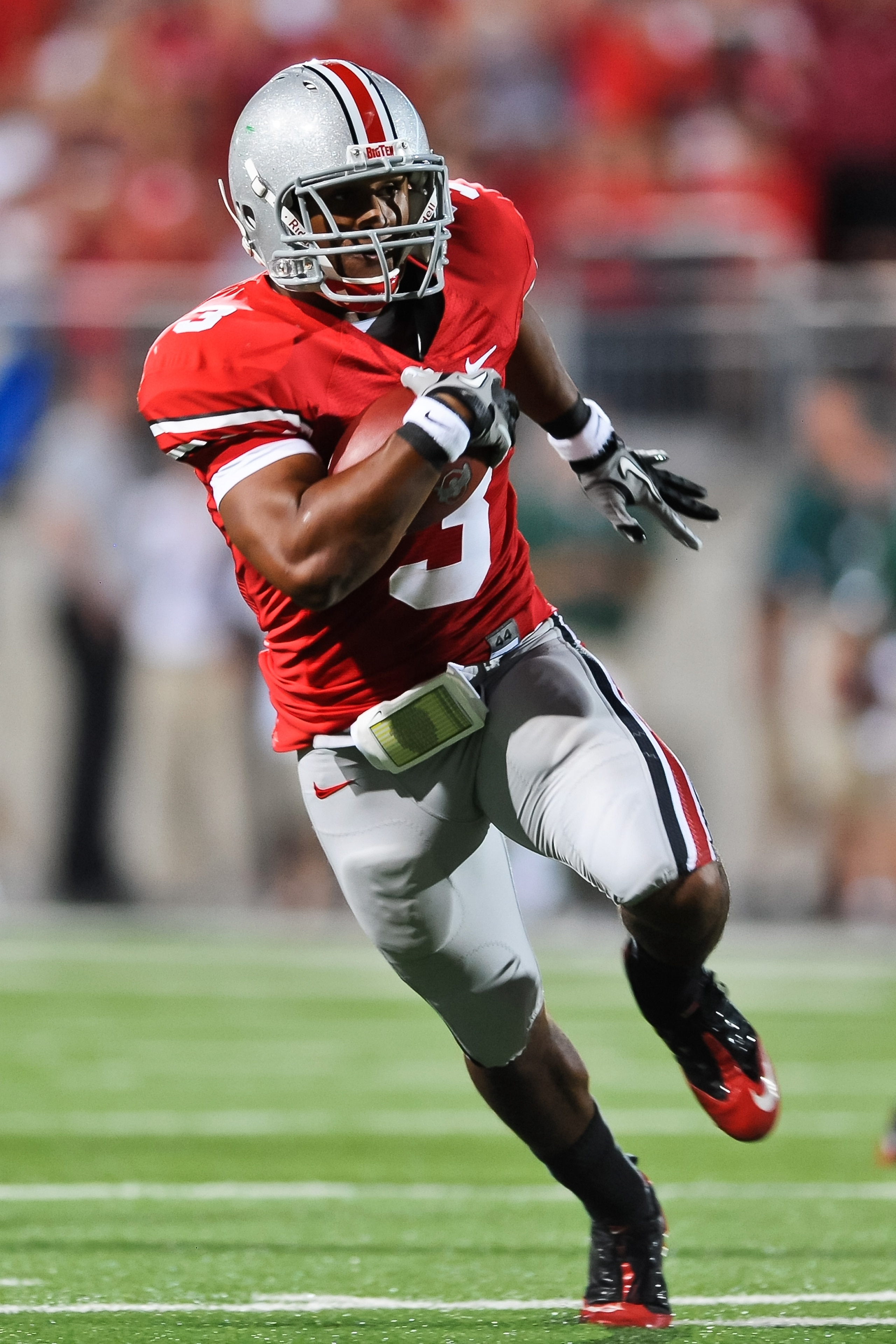 COLUMBUS, OH - SEPTEMBER 2: Brandon Saine #3 of the Ohio State Buckeyes runs with the ball against the Marshall Thundering Herd at Ohio Stadium on September 2, 2010 in Columbus, Ohio. (Photo by Jamie Sabau/Getty Images)