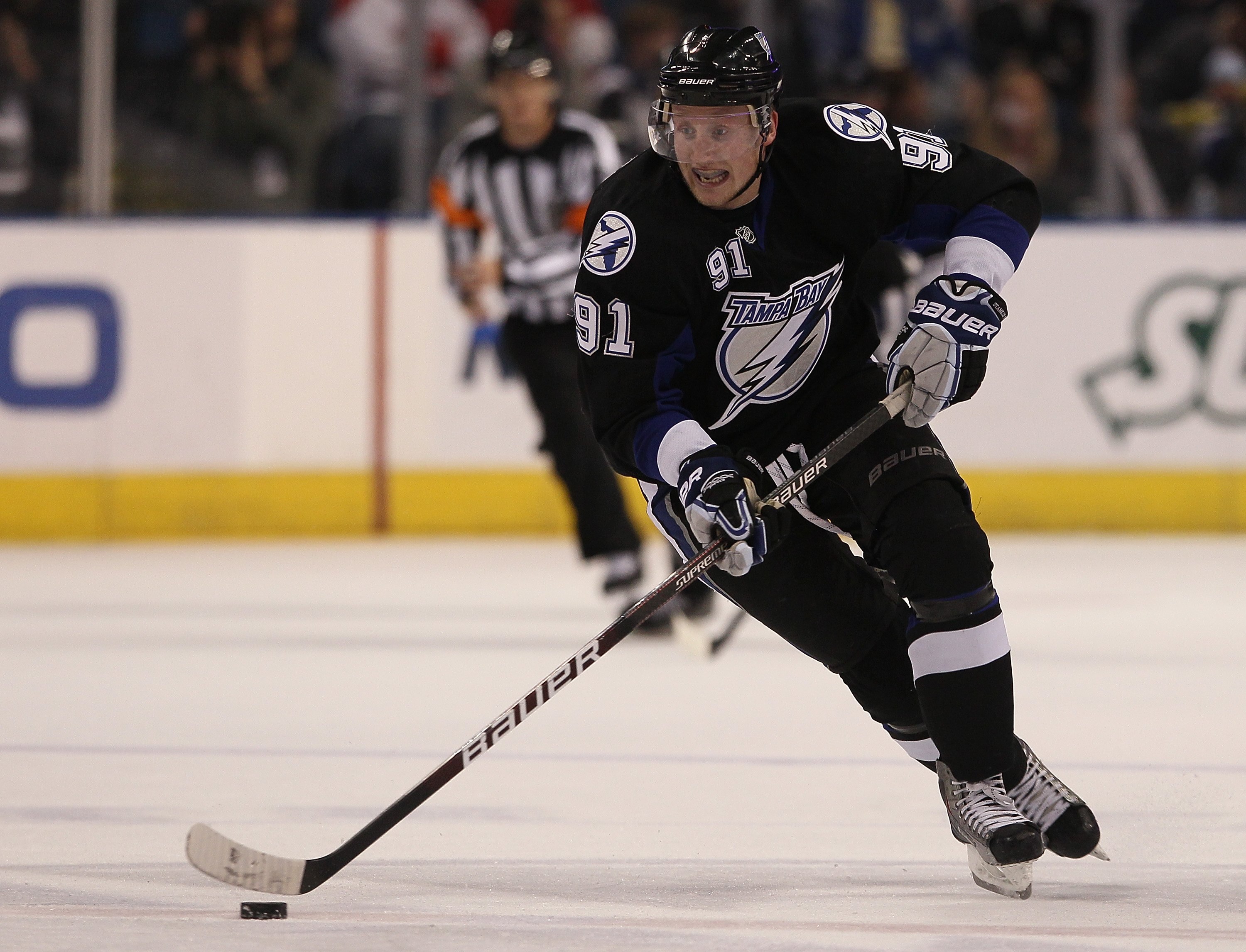 TAMPA, FL - JANUARY 27:  Steven Stamkos #91 of the Tampa Bay Lightning skates against the Montreal Canadiens at the St. Pete Times Forum on January 27, 2010 in Tampa, Florida.  (Photo by Bruce Bennett/Getty Images)