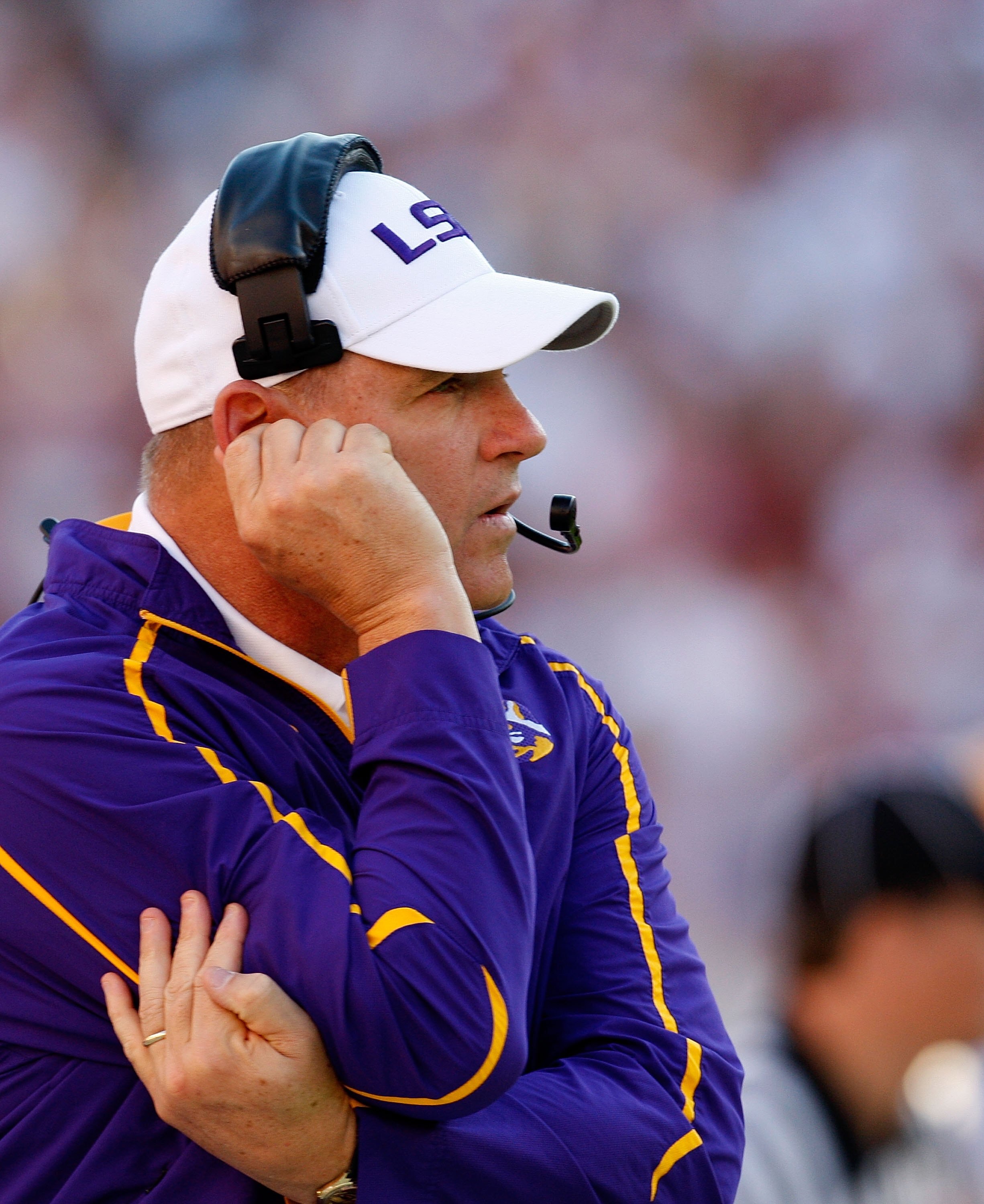 TUSCALOOSA, AL - NOVEMBER 07:  Head coach Les Miles of the Louisiana State University Tigers against the Alabama Crimson Tide at Bryant-Denny Stadium on November 7, 2009 in Tuscaloosa, Alabama.  (Photo by Kevin C. Cox/Getty Images)
