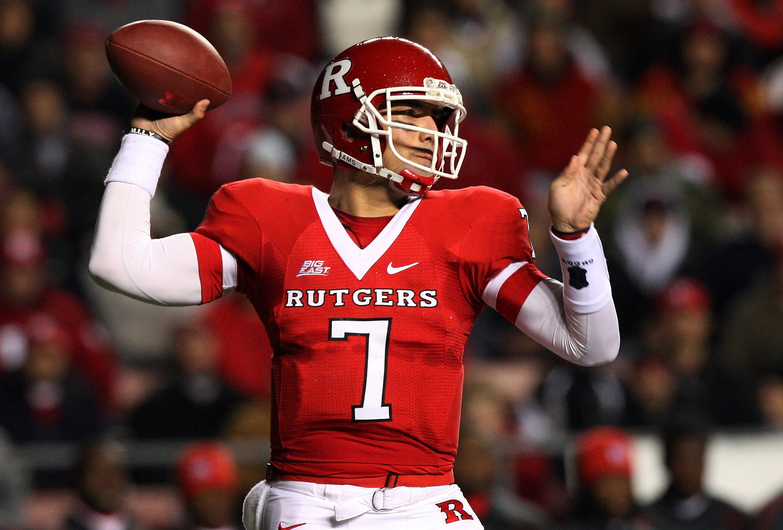 PISCATAWAY, NJ - NOVEMBER 12:  Tom Savage #7 of the Rutgers Scarlet Knights throws a pass against the South Florida Bulls at Rutgers Stadium on November 12, 2009 in Piscataway, New Jersey.  (Photo by Jim McIsaac/Getty Images)