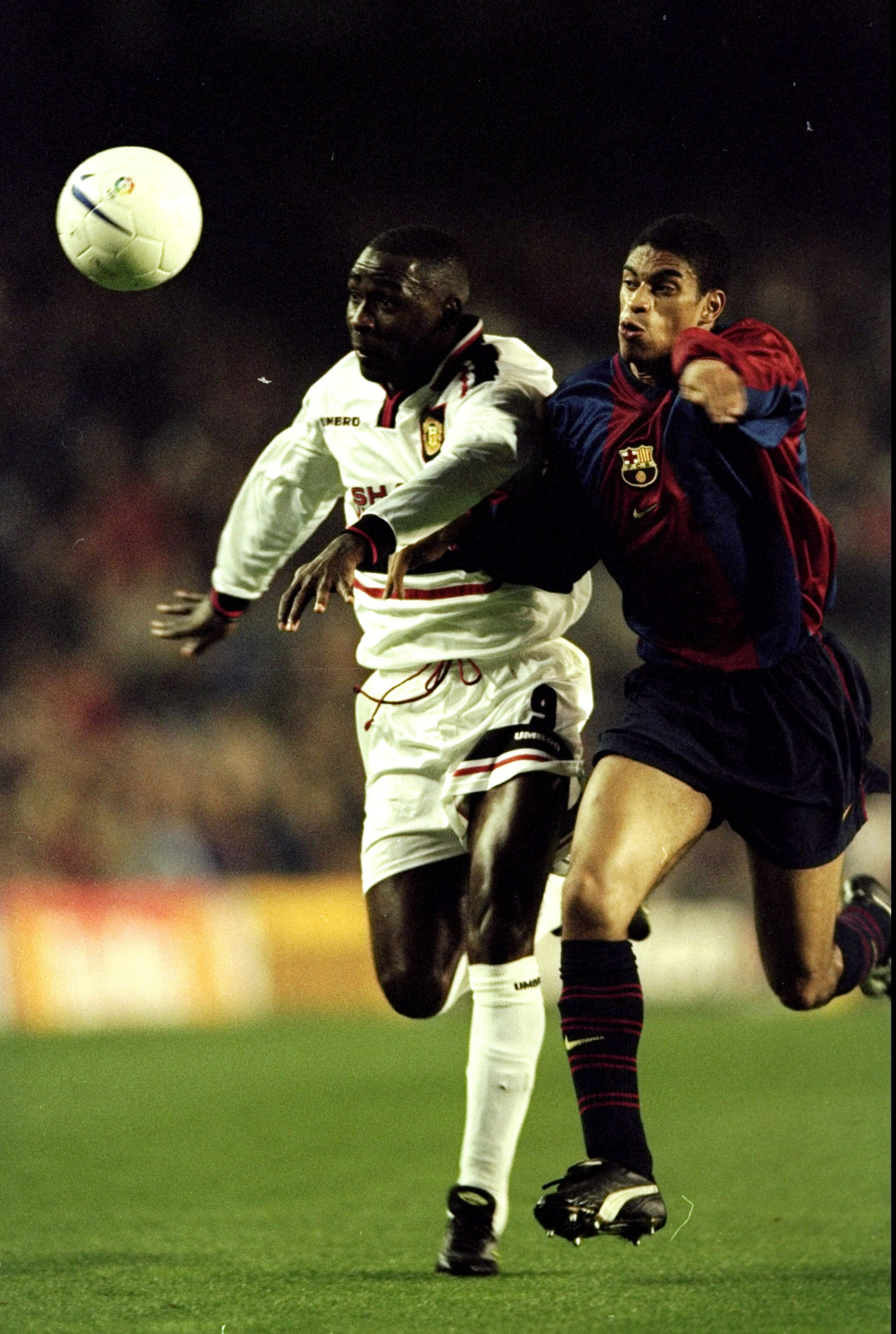 25 Nov 1998:  Andy Cole of Manchester United takes on Michael Reiziger of Barcelona during the UEFA Champions League match at the Nou Camp in Barcelona, Spain. Cole scored as the game ended 3-3. \ Mandatory Credit: Shaun Botterill /Allsport