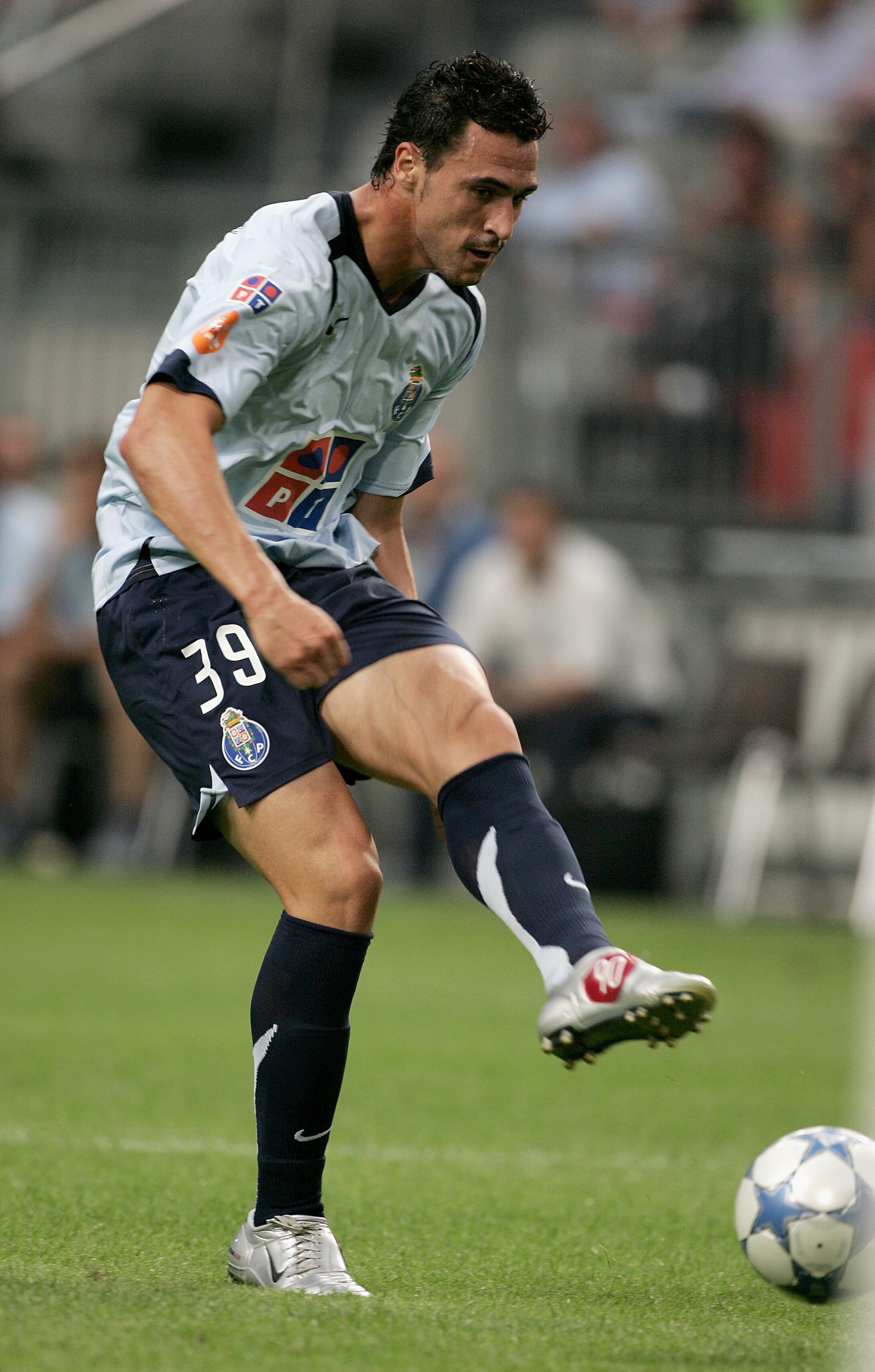 AMSTERDAM, HOLLAND -  JULY 29:  Hugo Almeida of Porto during the LG Amsterdam Tournament friendly match between Boca Juniors and FC Porto at The Amsterdam Arena  on July 29, 2005 in Amsterdam, Holland.  (Photo by Clive Brunskill/Getty Images)