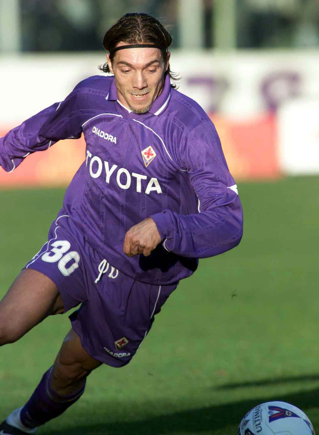 23 DEC 2000:  Mauro Bressan of Fiorentina in action during a SERIE A 12th Round League match between Fiorentina and Verona, played at the Artemio Franchi Stadium, Florence. Alessandro Rossini / GRAZIA NERI     DIGITAL CAMERA Mandatory Credit: Grazia Neri/