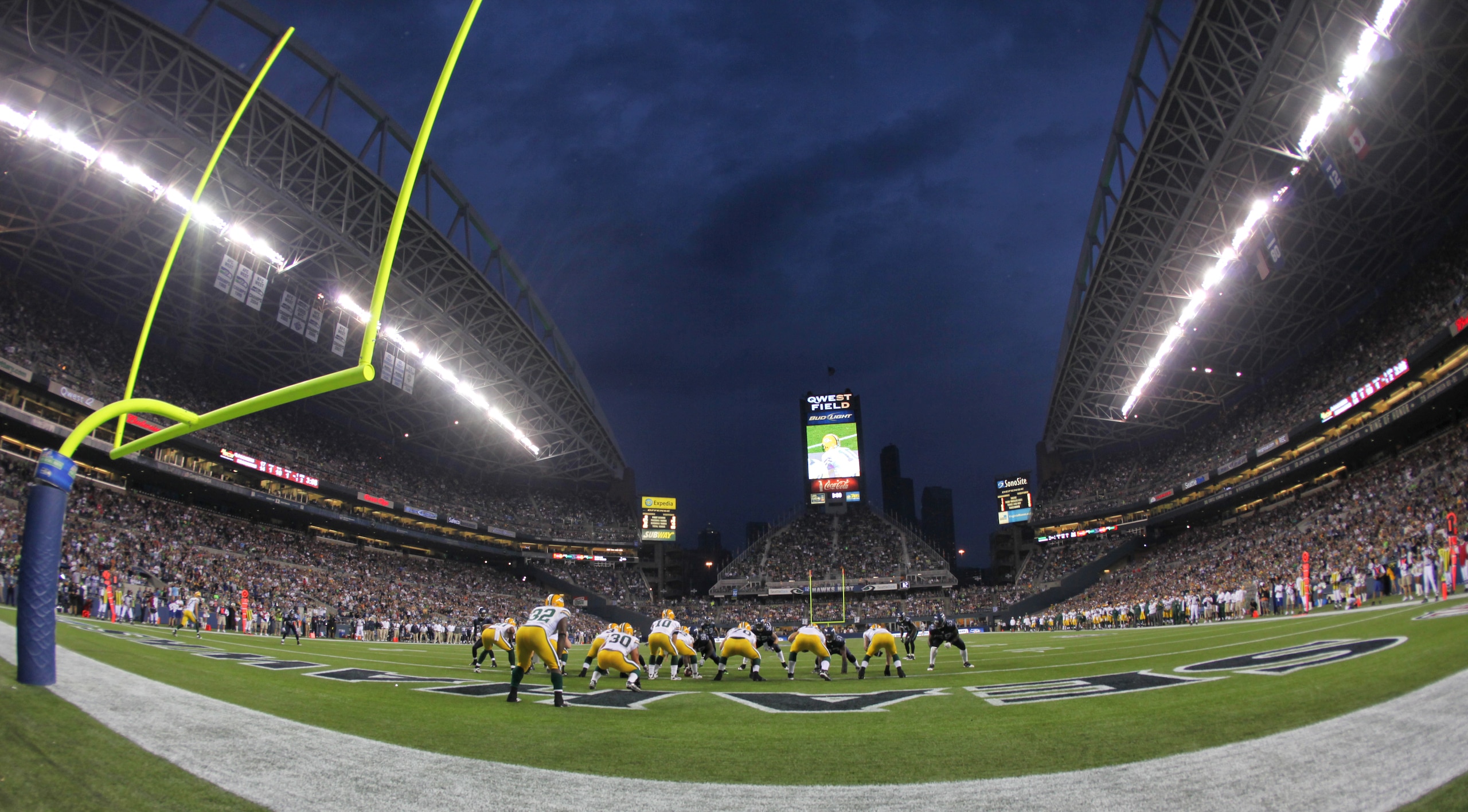 SEATTLE - AUGUST 21:  The Green Bay Packers line up at the one yard line during the preseason game against the Seattle Seahawks at Qwest Field on August 21, 2010 in Seattle, Washington. (Photo by Otto Greule Jr/Getty Images)