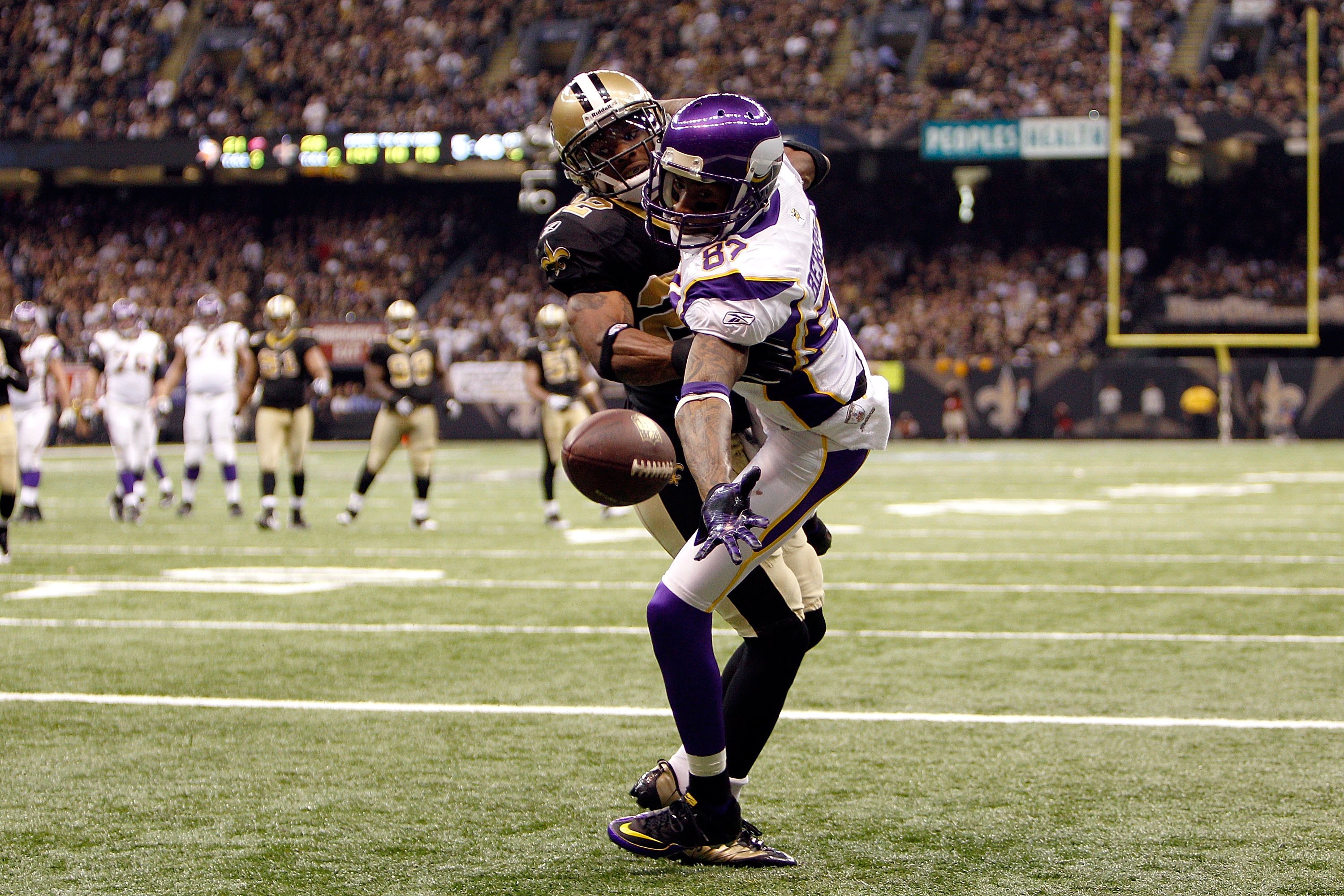 NEW ORLEANS - JANUARY 24:  Bernard Berrian #87 of  the Minnesota Vikings can't make the reception in the end zone but drew a pass interference penalty against Tracy Porter #22 of the New Orleans Saints during the NFC Championship Game at the Louisiana Sup