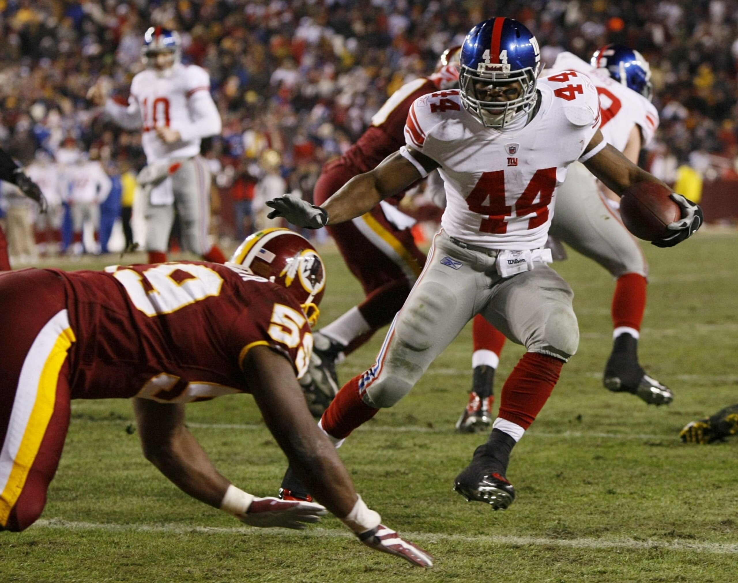LANDOVER, MD - DECEMBER 21:  Running back Ahmad Bradshaw #44 of the New York Giants rushes four yards for a touchdown against the Washington Redskins at FedEx Field on December 21, 2009 in Landover, Maryland. (Photo by Win McNamee/Getty Images)