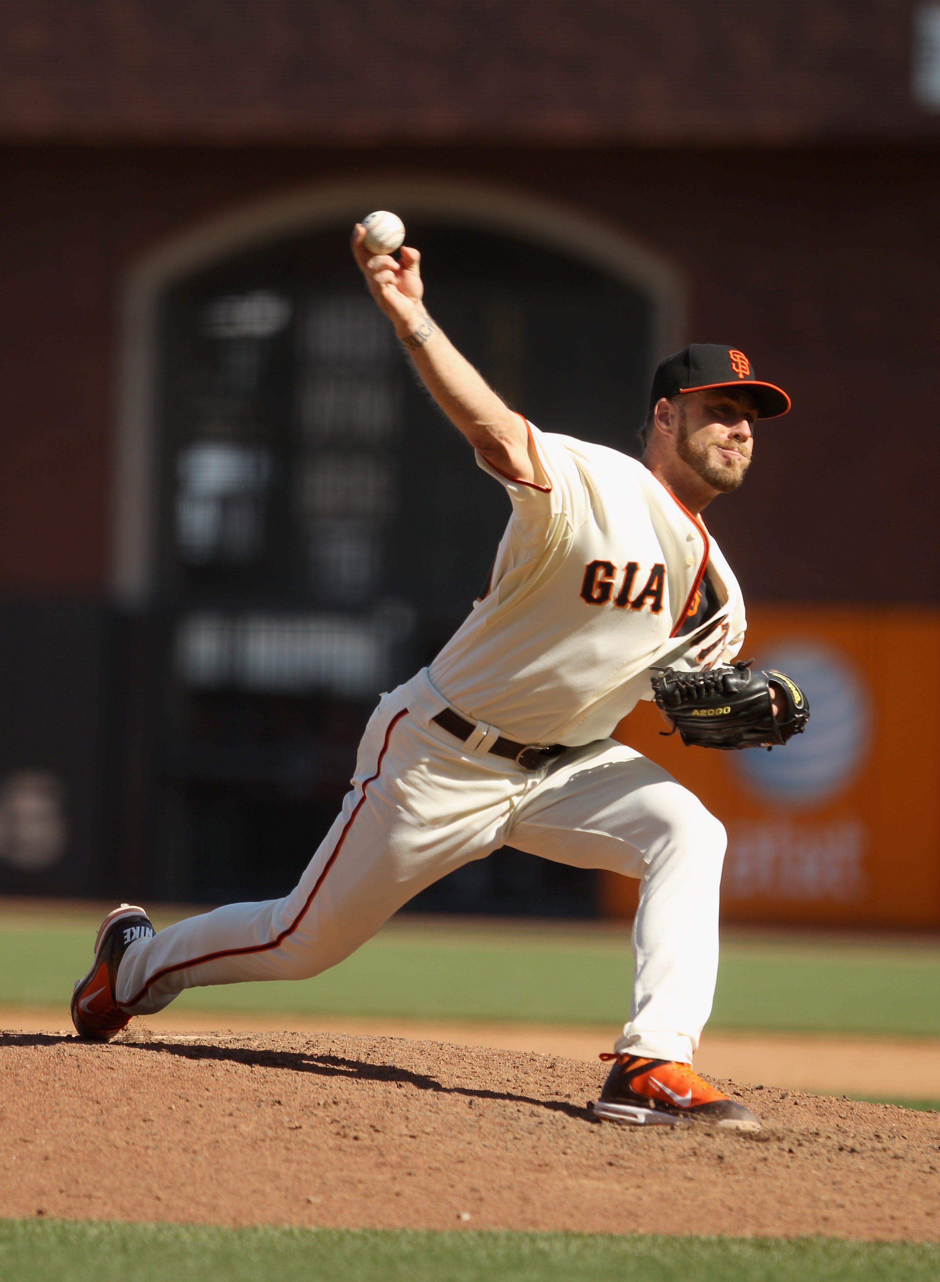 SAN FRANCISCO - AUGUST 29:  Brian Wilson #38 of the San Francisco Giants pitches against the Arizona Diamondbacks at AT&T Park on August 29, 2010 in San Francisco, California.  (Photo by Ezra Shaw/Getty Images)