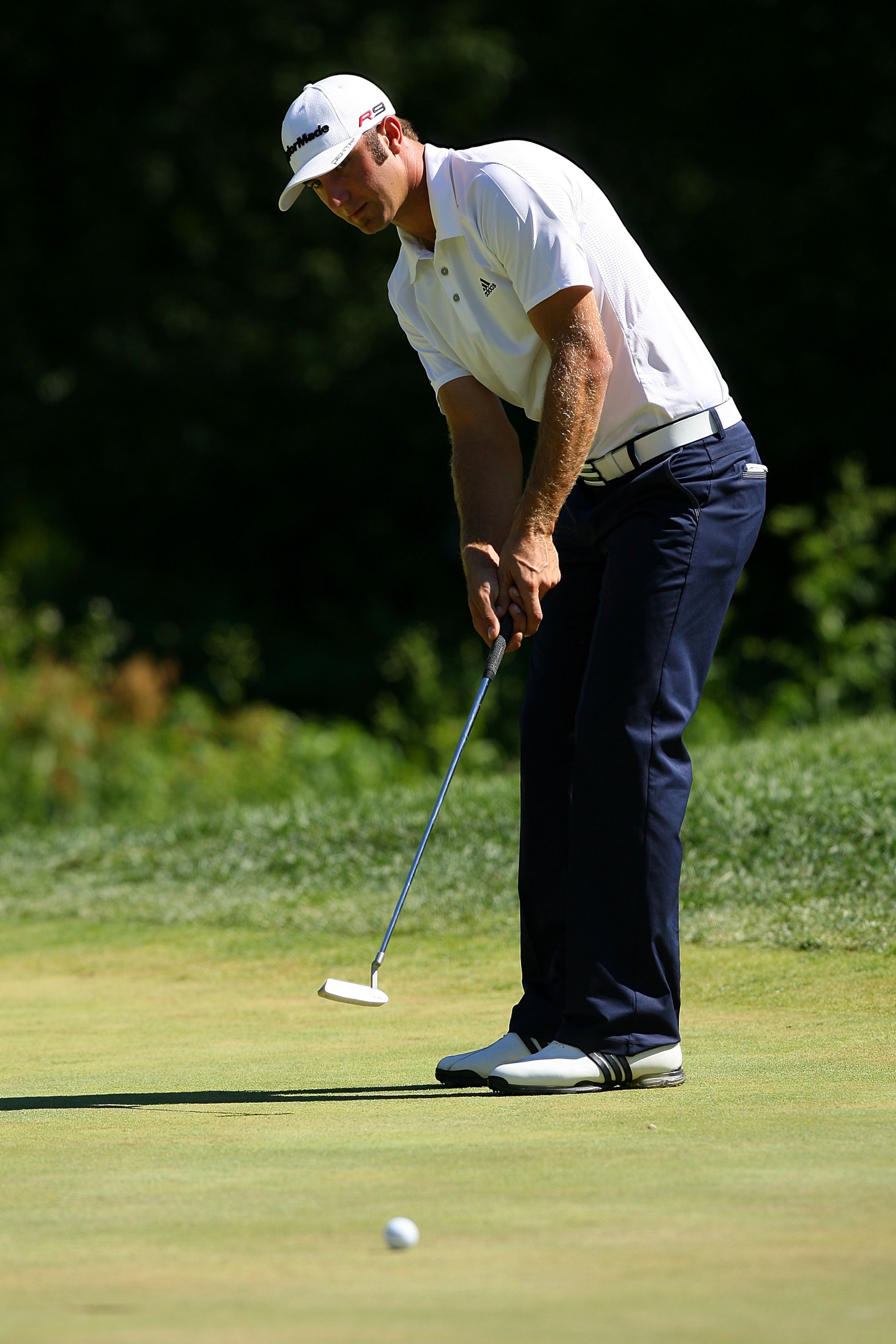 PARAMUS, NJ - AUGUST 29:  Dustin Johnson attempts a putt on the fourth hole green during the final round of The Barclays at the Ridgewood Country Club on August 29, 2010 in Paramus, New Jersey.  (Photo by Hunter Martin/Getty Images)