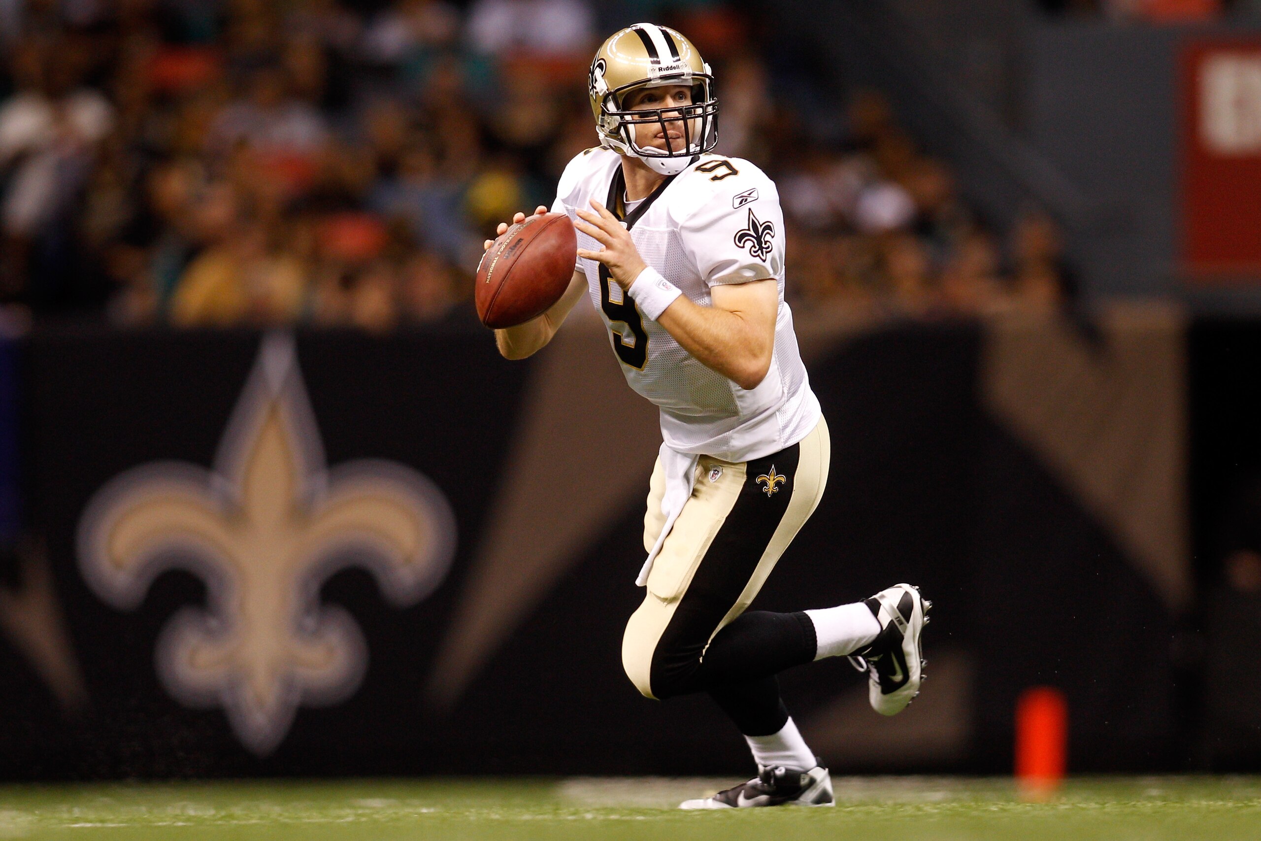 NEW ORLEANS - AUGUST 27:  Drew Brees #9 of the New Orleans Saints in action against the San Diego Chargers at the Louisiana Superdome on August 27, 2010 in New Orleans, Louisiana.  (Photo by Chris Graythen/Getty Images)