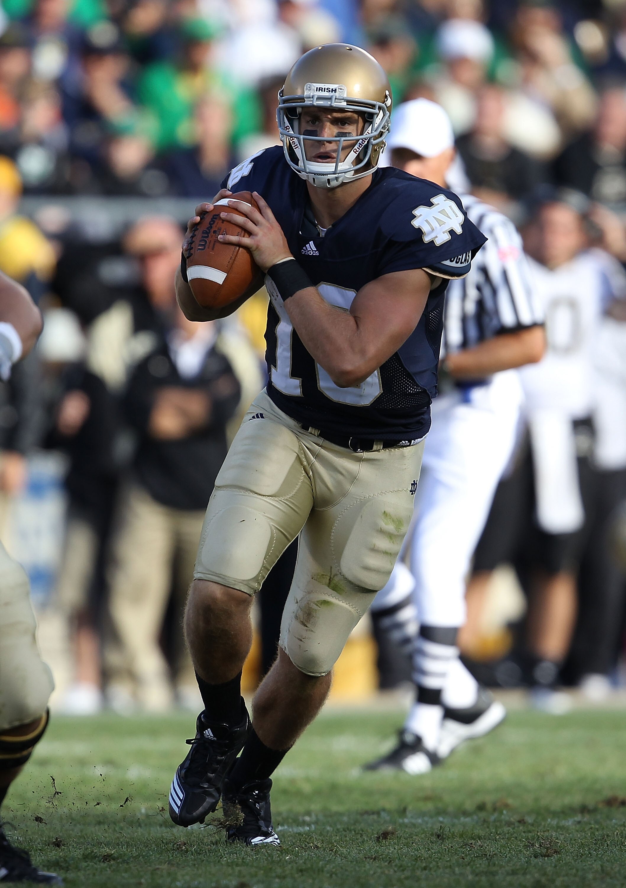 SOUTH BEND, IN - SEPTEMBER 04: Dayne Crist #10 of the Notre Dame Fighting Irish looks for a receiver against the Purdue Boilermakers at Notre Dame Stadium on September 4, 2010 in South Bend, Indiana. Notre Dame defeated Purdue 23-12. (Photo by Jonathan Da