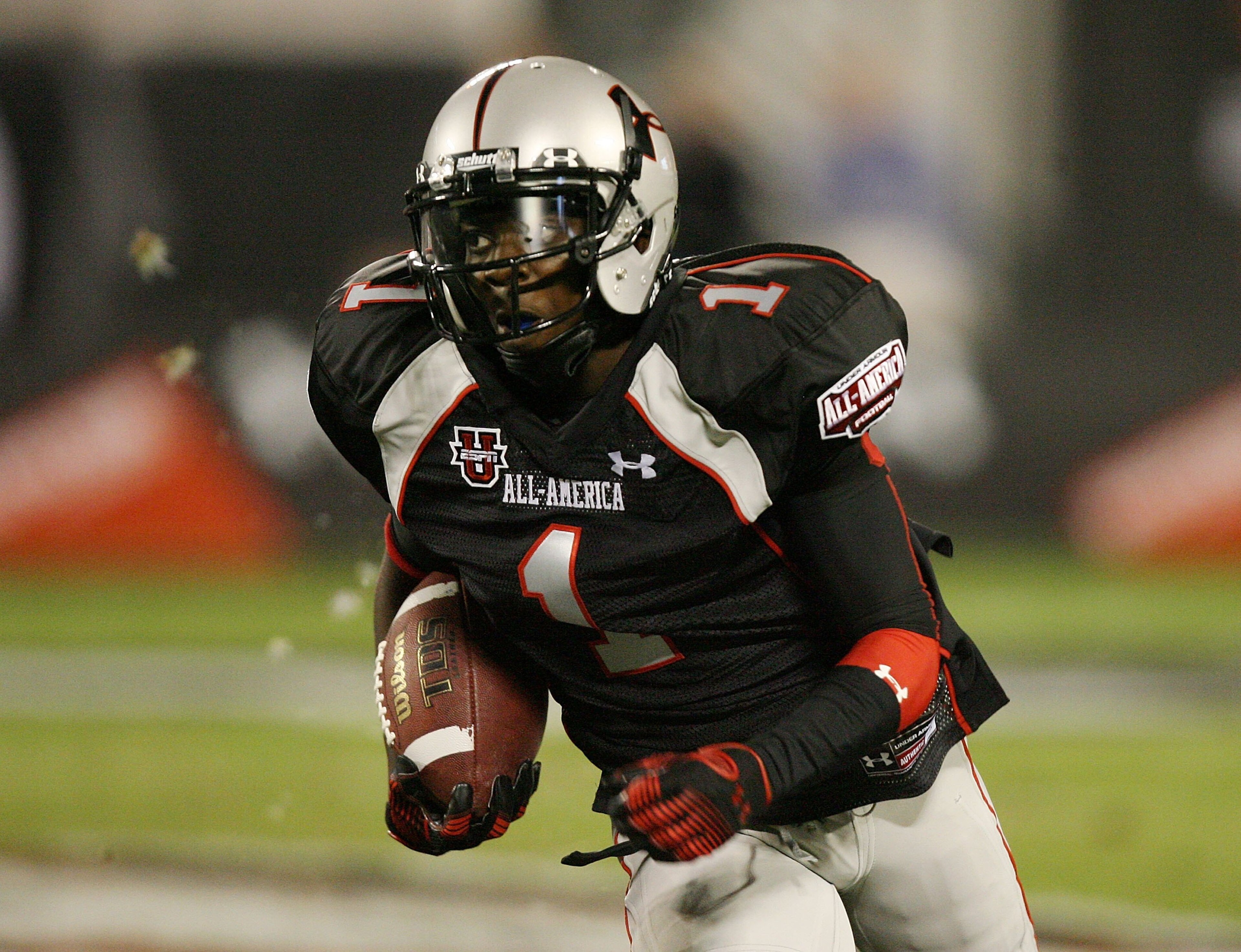 ORLANDO, FL - JANUARY 04:  Wide receiver Andre Debose #1 of the black team looks for room to run in the All America Under Armour Football Game at Florida Citrus Bowl on January 4, 2009 in Orlando, Florida.  (Photo by Doug Benc/Getty Images)