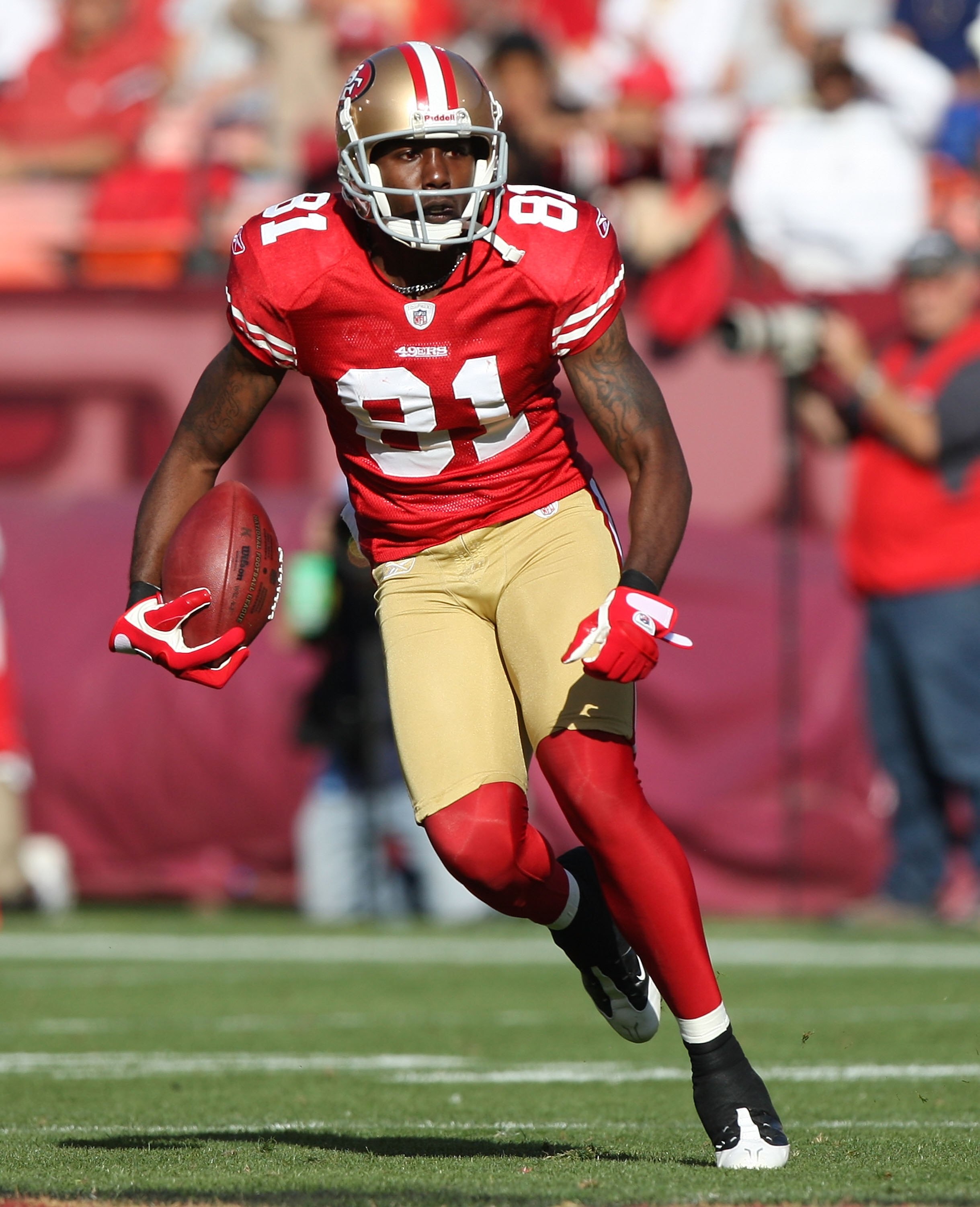 SAN FRANCISCO - NOVEMBER 08:  Brandon Jones #81 of the San Francisco 49ers in action against the Tennessee Titans during an NFL game on November 8, 2009 at Candlestick Park in San Francisco, California.  (Photo by Jed Jacobsohn/Getty Images)