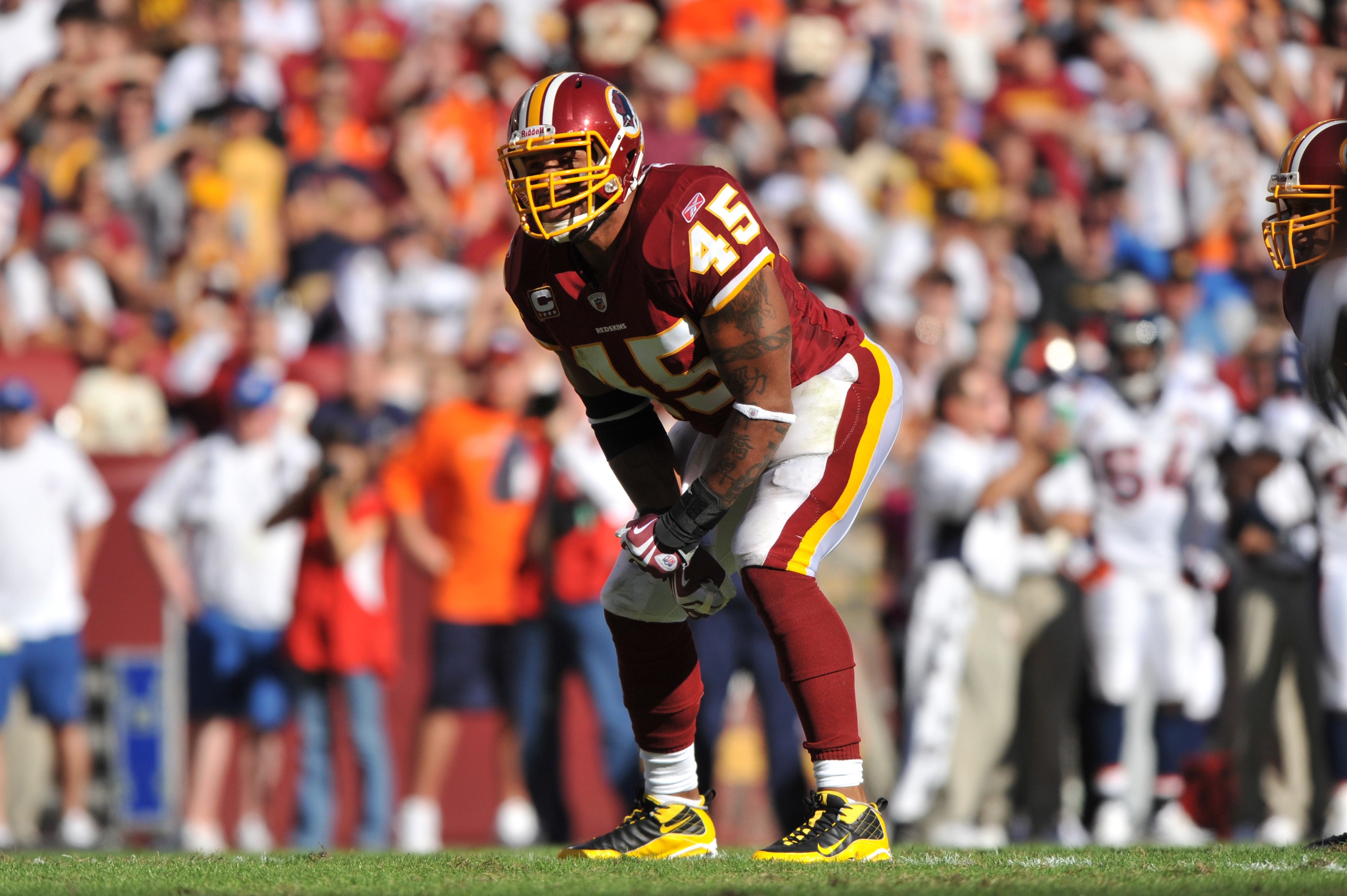 LANDOVER, MD - NOVEMBER 15:  Mike Sellers #45 of the Washington Redskins awaits the snap against the Denver Broncos at FedExField on November 15, 2009 in Landover, Maryland. The Redskins won 27-17. (Photo by Larry French/Getty Images)