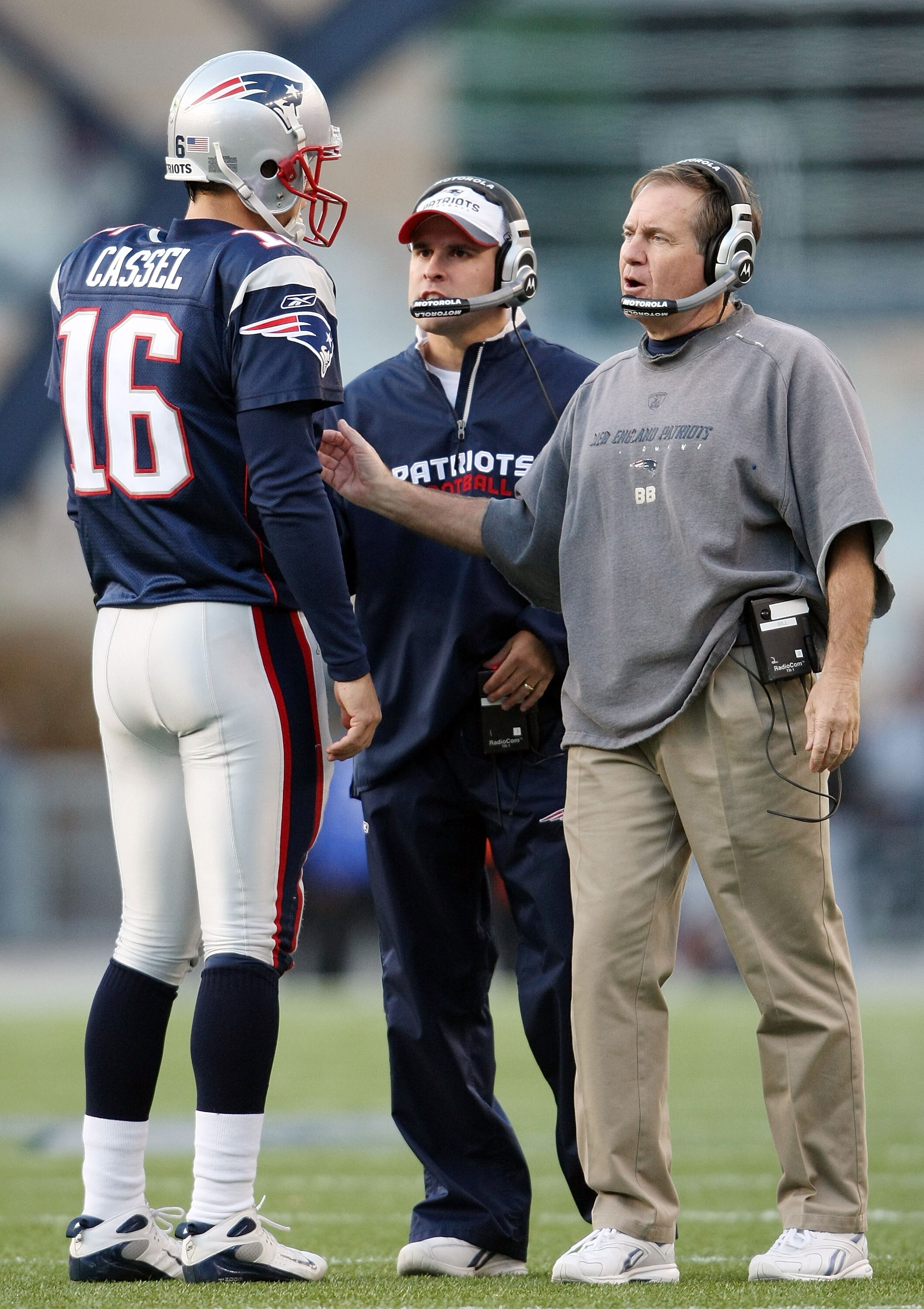 FOXBORO, MA - NOVEMBER 09:  Head coach Bill Belichick and offensive coordinator Josh McDaniels talks with Matt Cassel #16 of the New England Patriots during a time out in the fourth quarter against the Buffalo Bills on November 9, 2008 at Gillette Stadium