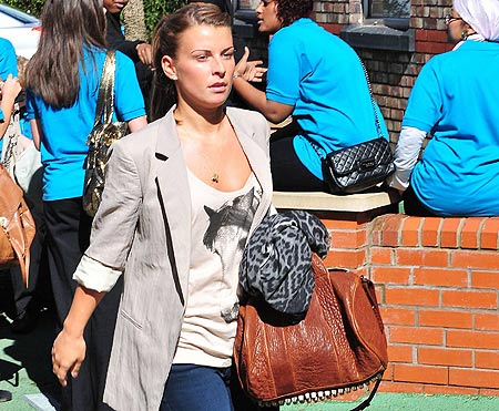 Coleen Rooney with a scarf on her wedding ring hand goes out after the scandal of Wayne Rooney (Picture)