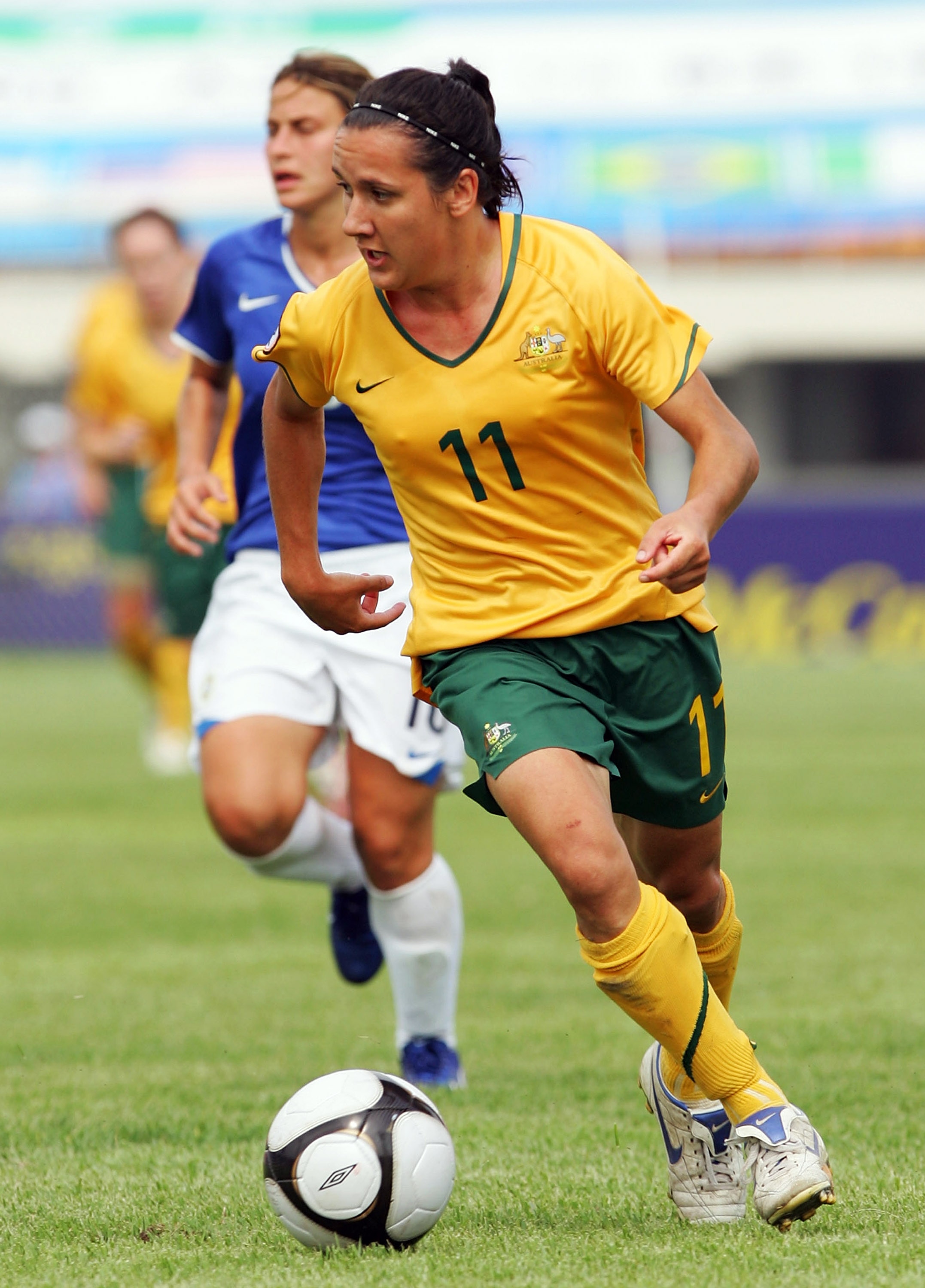 SUWON, SOUTH KOREA - JUNE 19:  Lisa De Vanna of Australia controls the ball during the 2008 Queen Peace Cup match between Australia and Brazil at the Suwon Sports Complex on June 19, 2008 in Suwon, South Korea.  (Photo by Chung Sung-Jun/Getty Images)