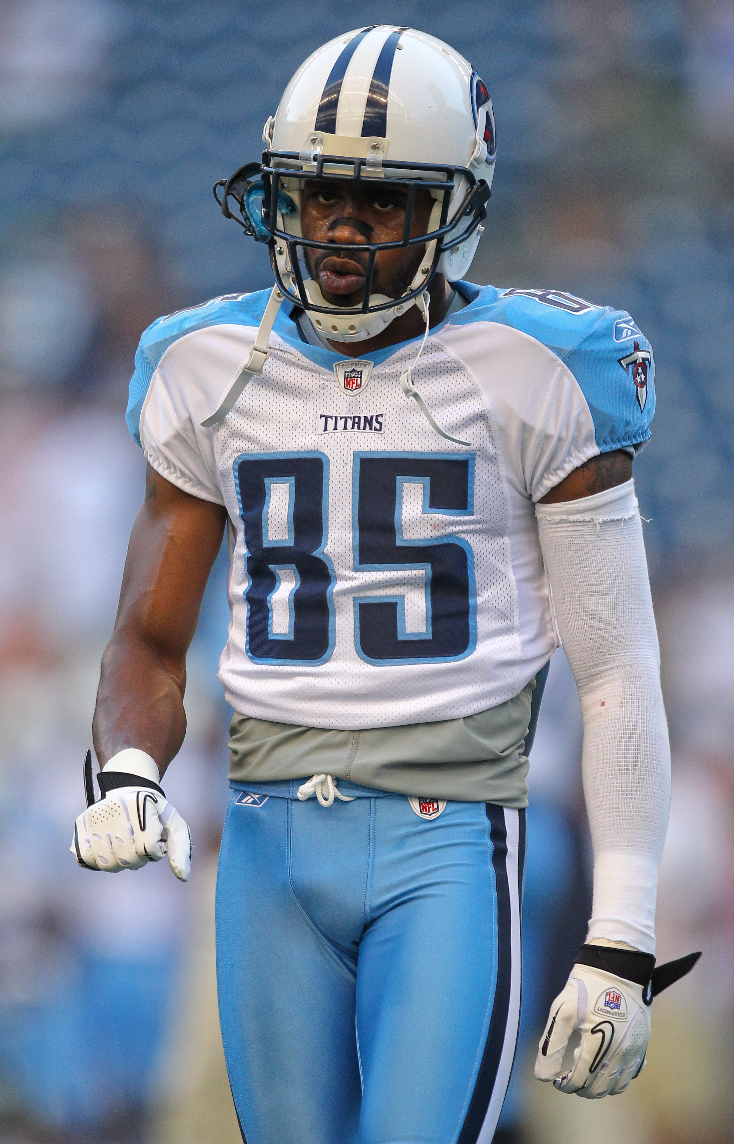 SEATTLE - AUGUST 14:  Wide receiver Nate Washington #85 of the Tennessee Titans looks on prior to the preseason game against the Seattle Seahawks at Qwest Field on August 14, 2010 in Seattle, Washington. (Photo by Otto Greule Jr/Getty Images)