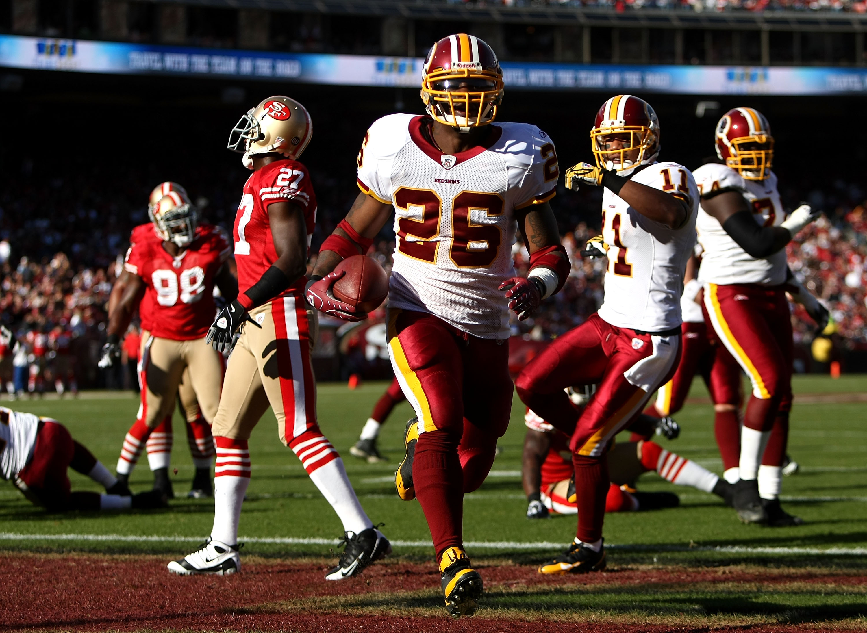SAN FRANCISCO - DECEMBER 28:  Clinton Portis #26 of the Washington Redskins scores a touchdown against  the San Francisco 49ers at Candlestick Park on December 28, 2008 in San Francisco, California  (Photo by Jonathan Ferrey/Getty Images)