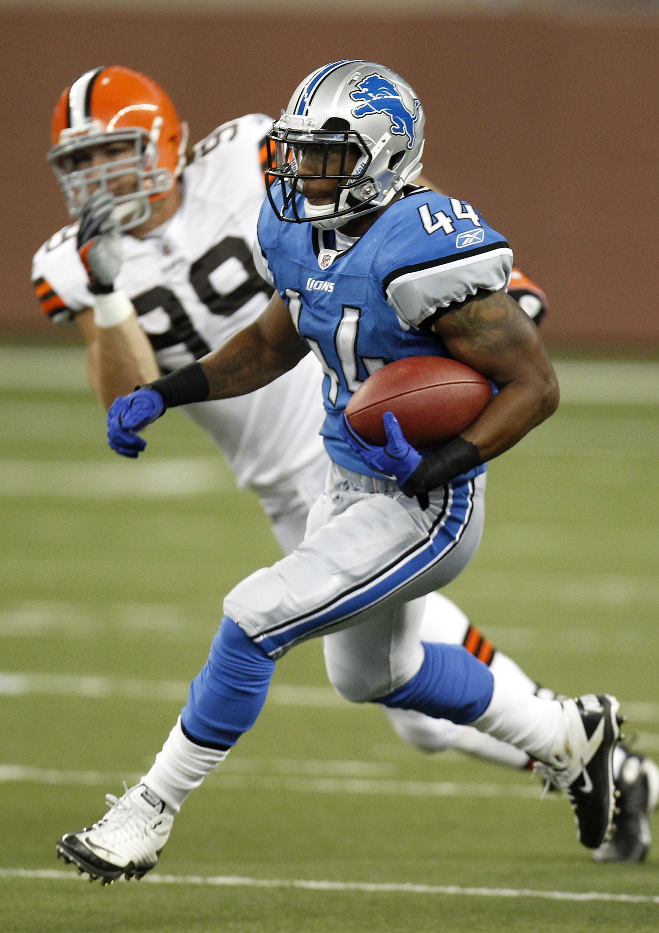 DETROIT - AUGUST 28: Jahvid Best #44 of the Detroit Lions looks for open field during a first quarter run against the Cleveland Browns during a preseason game on August 28, 2010 at Ford Field in Detroit, Michigan. (Photo by Gregory Shamus/Getty Images)