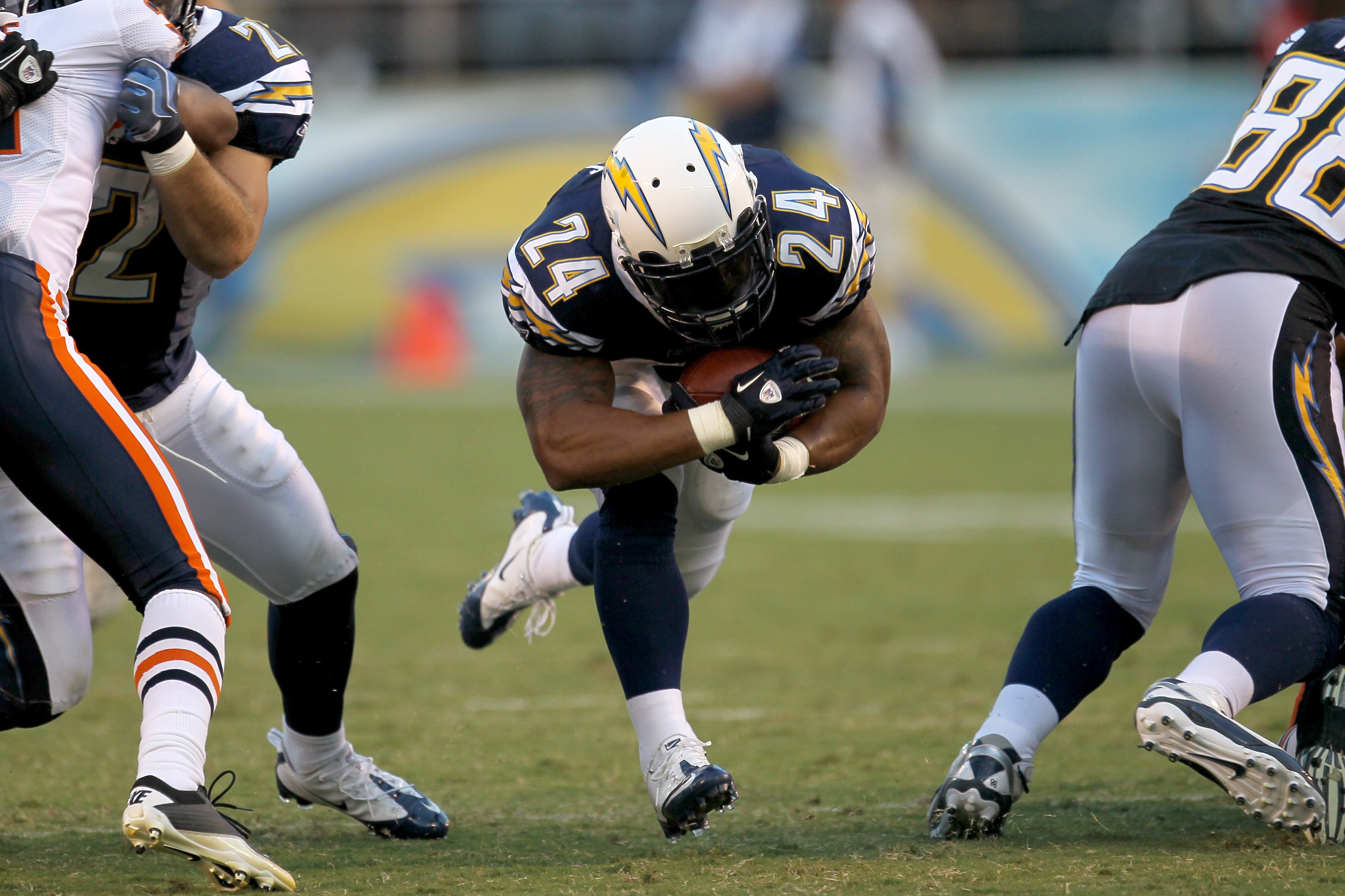 SAN DIEGO - AUGUST 14:   Running back Ryan Mathews #24 of the San Diego Chargers carries for a first down on fourth and one against the Chicago Bears on August 14, 2010 at Qualcomm Stadium in San Diego, California.   (Photo by Stephen Dunn/Getty Images)