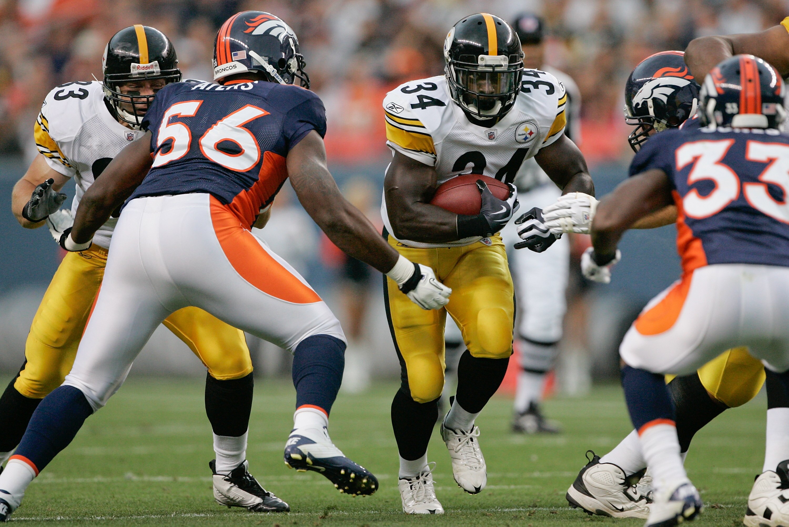 DENVER - AUGUST 29:  Running back Rashard Mendenhall #34 of the Pittsburgh Steelers breaks through a hole against the Denver Broncos at INVESCO Field at Mile High on August 29, 2010 in Denver, Colorado.  (Photo by Justin Edmonds/Getty Images)