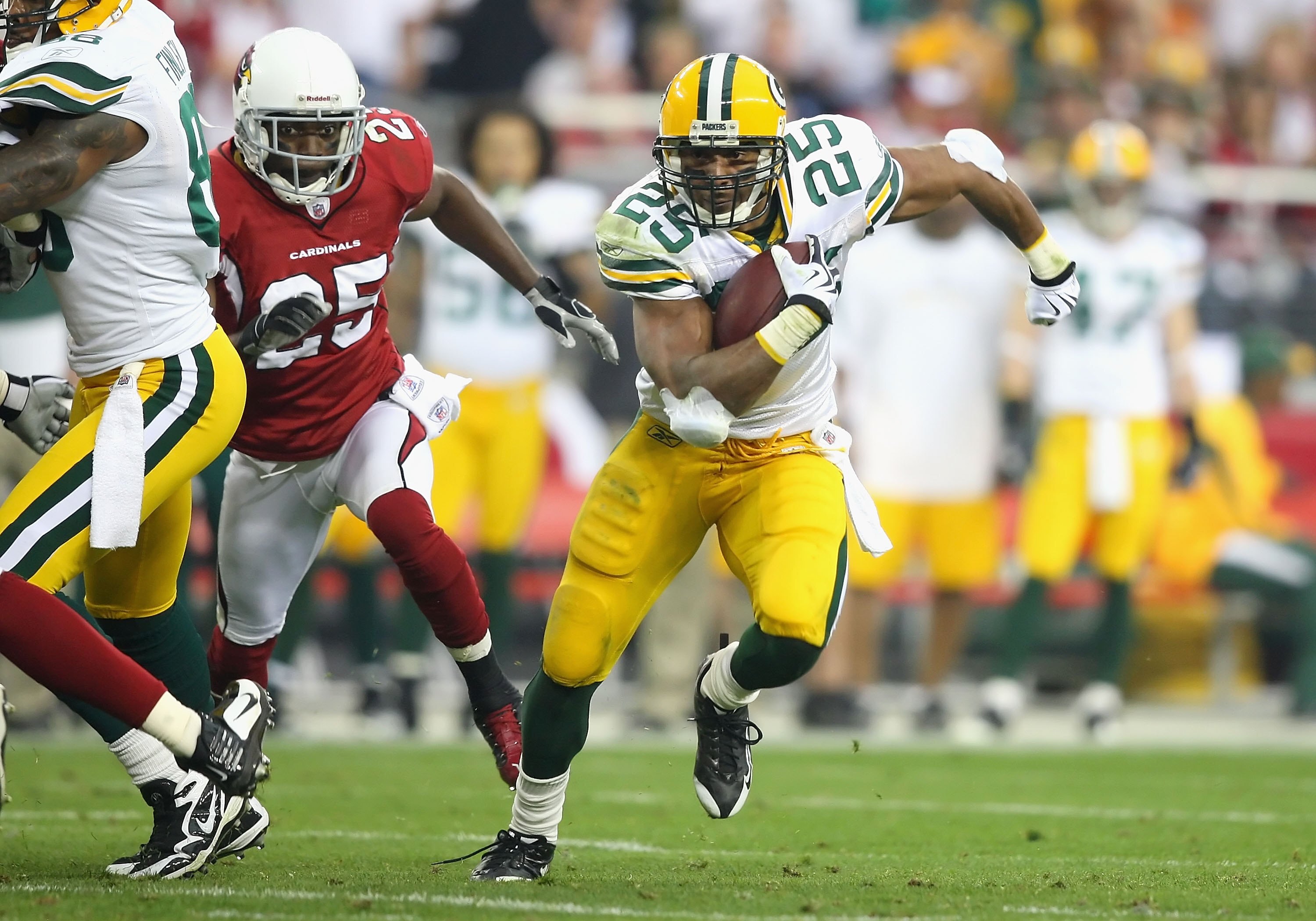 GLENDALE, AZ - JANUARY 10:  Runningback Ryan Grant #25 of the Green Bay Packers rushes the football during the 2010 NFC wild-card playoff game against the Arizona Cardinals at the Universtity of Phoenix Stadium on January 10, 2010 in Glendale, Arizona.  T