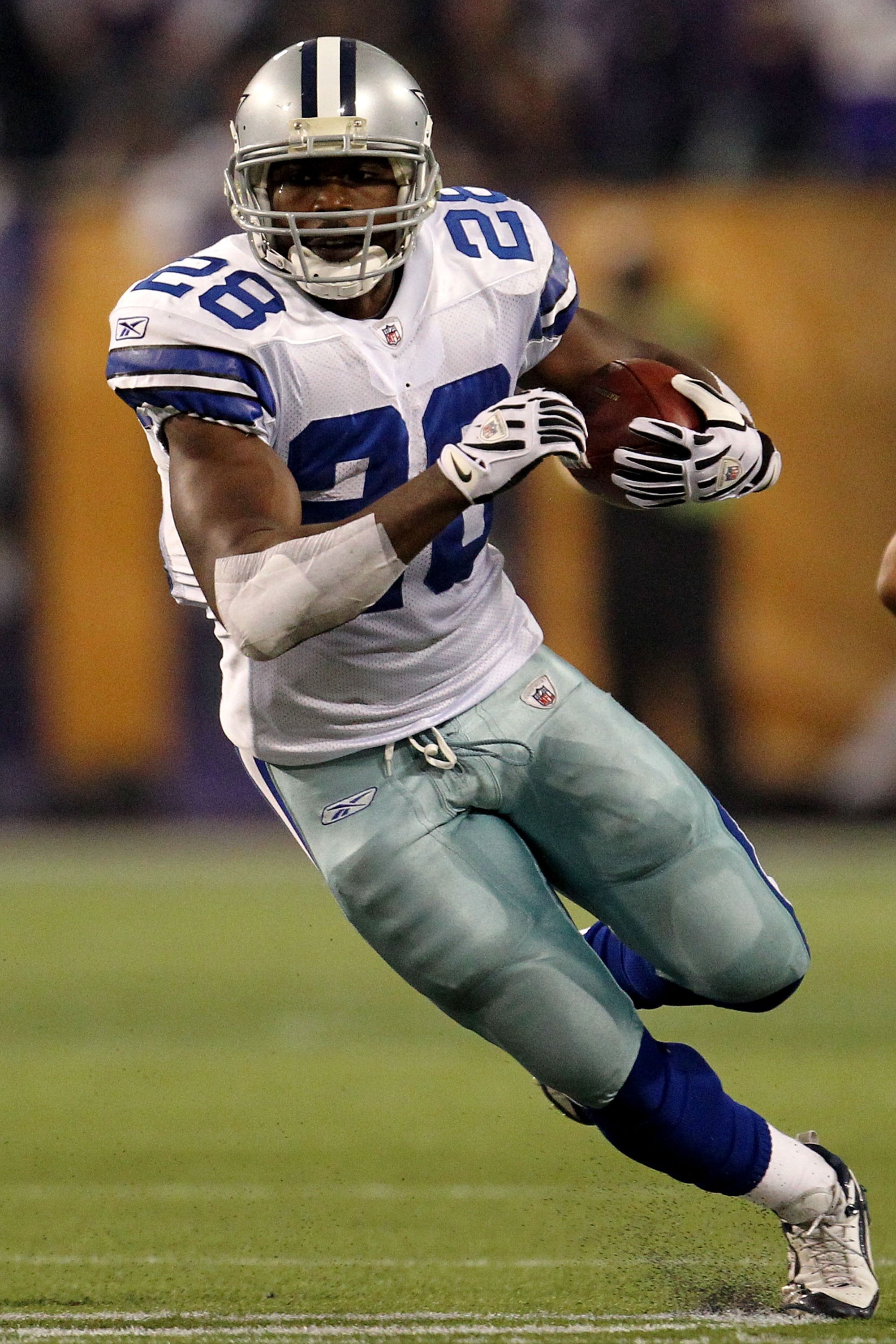MINNEAPOLIS - JANUARY 17:  Felix Jones #28 of the Dallas Cowboys runs the ball agaisnt the Minnesota Vikings during the NFC Divisional Playoff Game at Hubert H. Humphrey Metrodome on January 17, 2010 in Minneapolis, Minnesota. The Vikings defeated the Cow